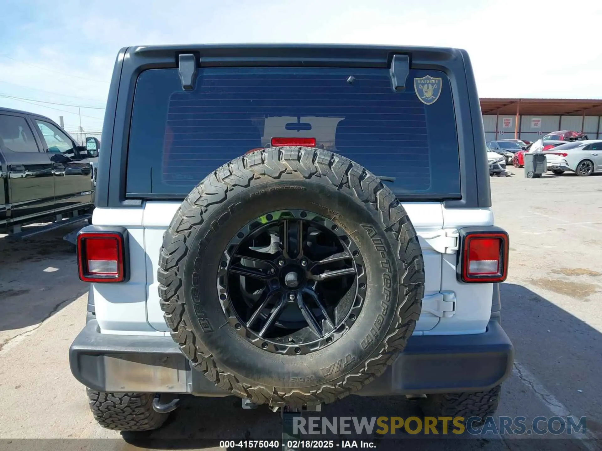 17 Photograph of a damaged car 1C4HJXDG0LW174393 JEEP WRANGLER UNLIMITED 2020