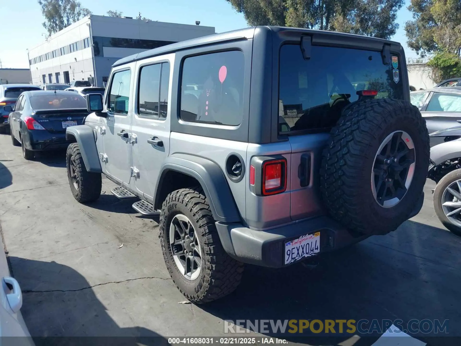 3 Фотография поврежденного автомобиля 1C4HJXDG0LW296896 JEEP WRANGLER UNLIMITED 2020