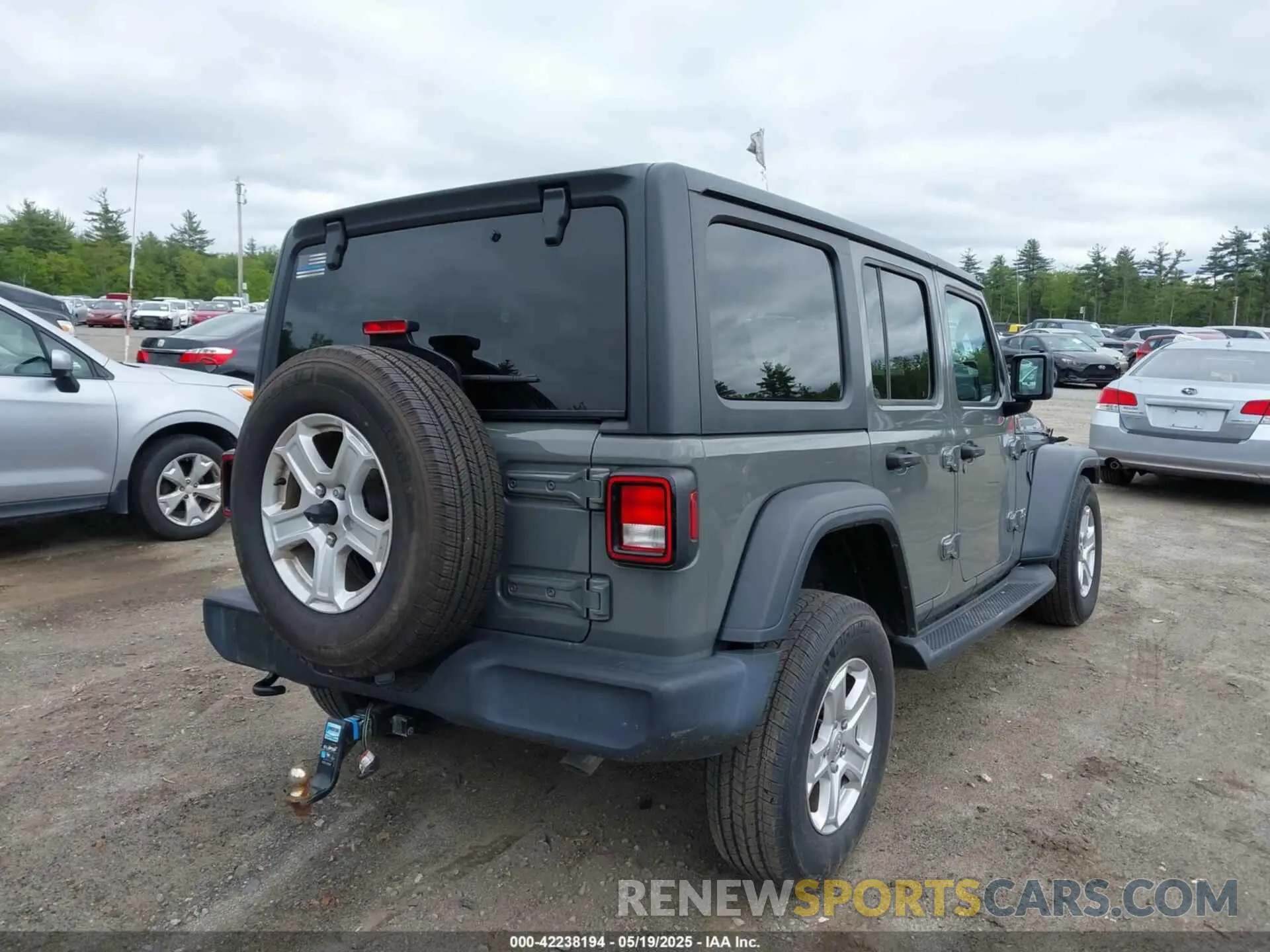 4 Photograph of a damaged car 1C4HJXDG5LW187222 JEEP WRANGLER UNLIMITED 2020