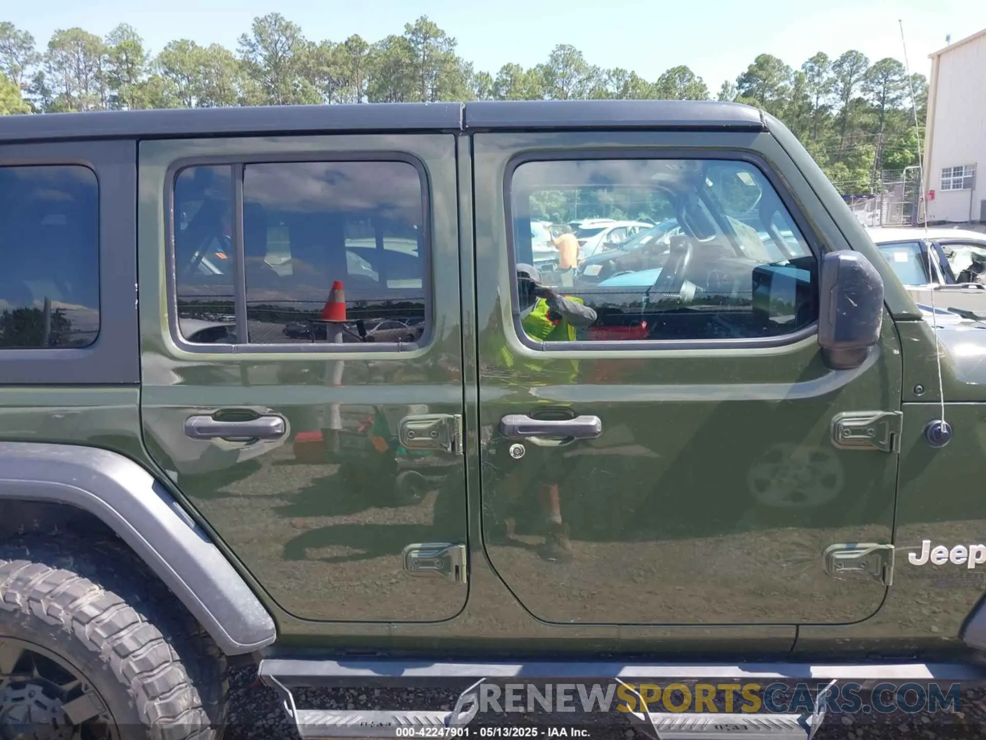 13 Фотография поврежденного автомобиля 1C4HJXDG7LW323902 JEEP WRANGLER UNLIMITED 2020