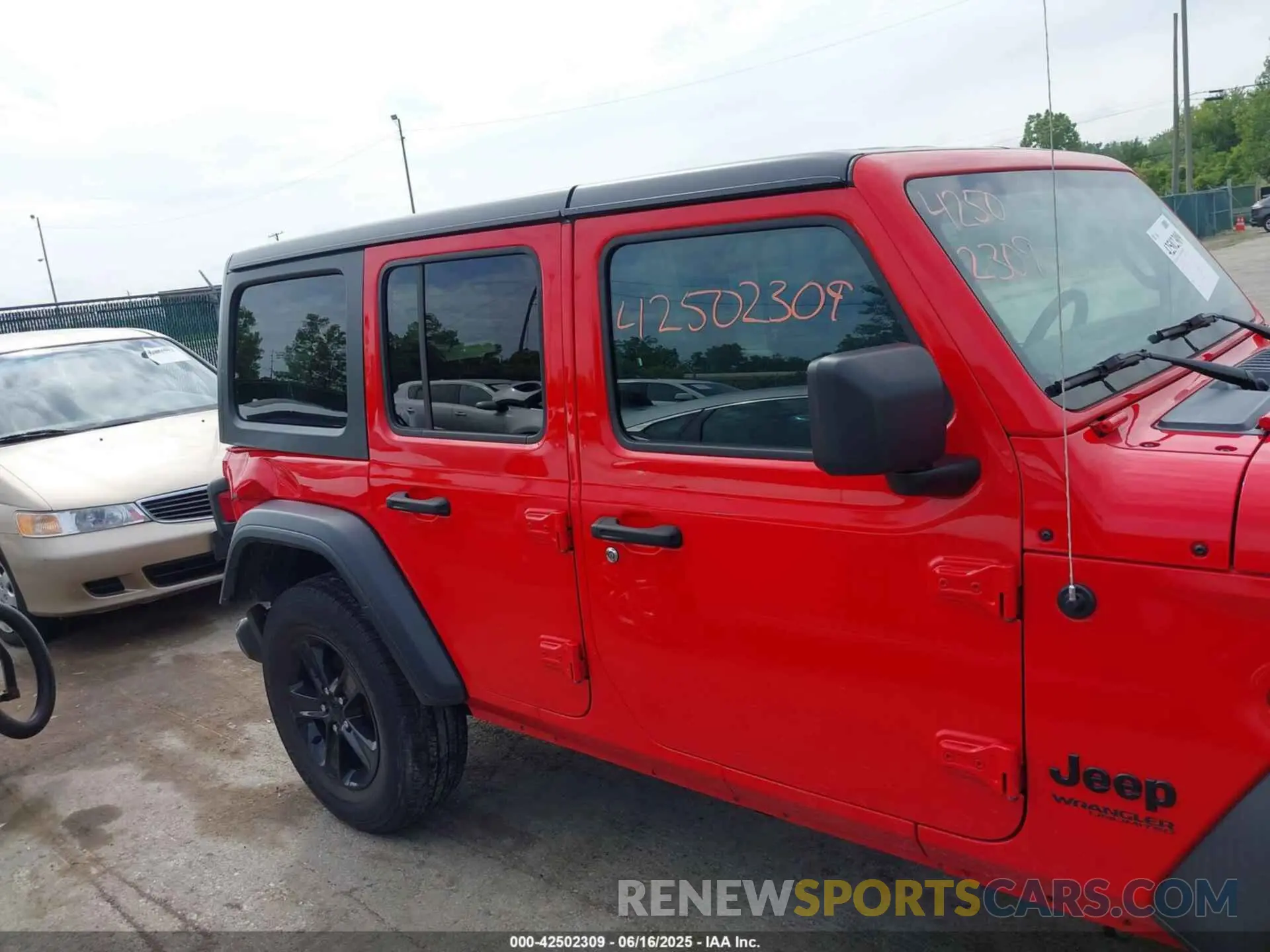 13 Photograph of a damaged car 1C4HJXDN8LW280024 JEEP WRANGLER UNLIMITED 2020