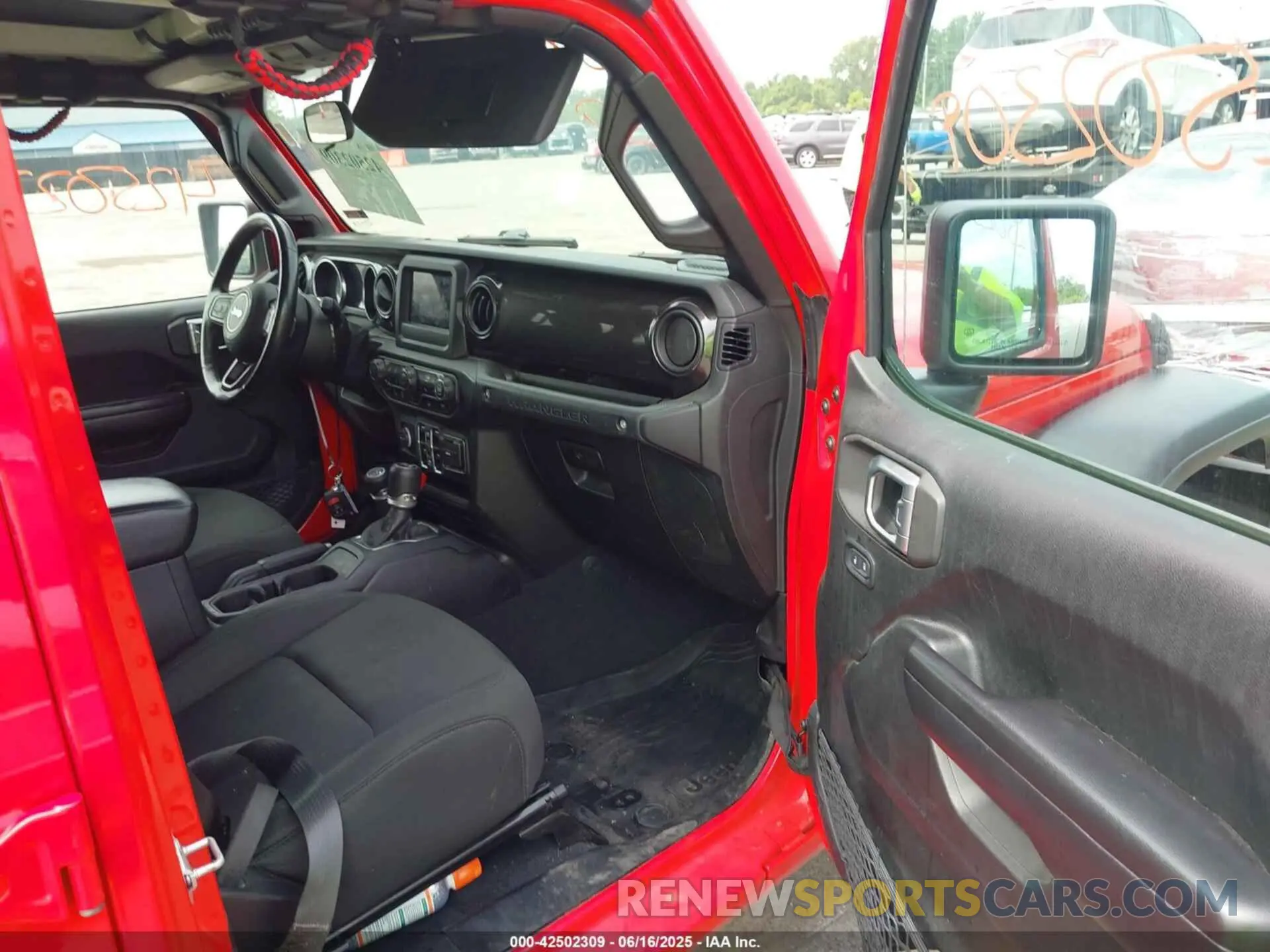 5 Photograph of a damaged car 1C4HJXDN8LW280024 JEEP WRANGLER UNLIMITED 2020