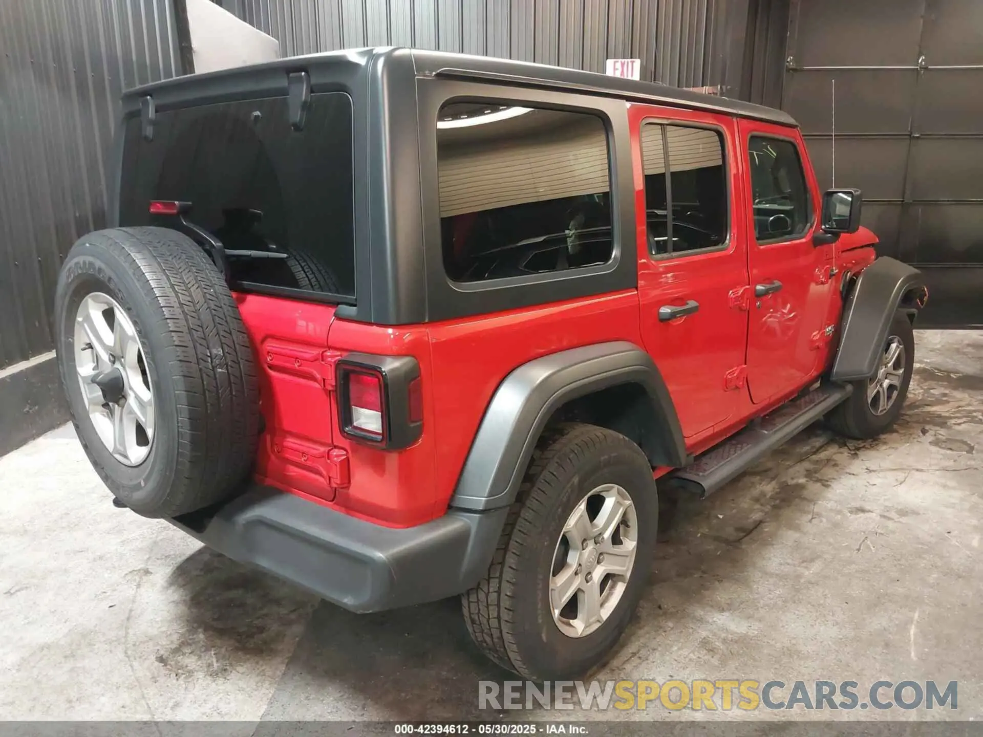 4 Photograph of a damaged car 1C4HJXDNXLW139651 JEEP WRANGLER UNLIMITED 2020