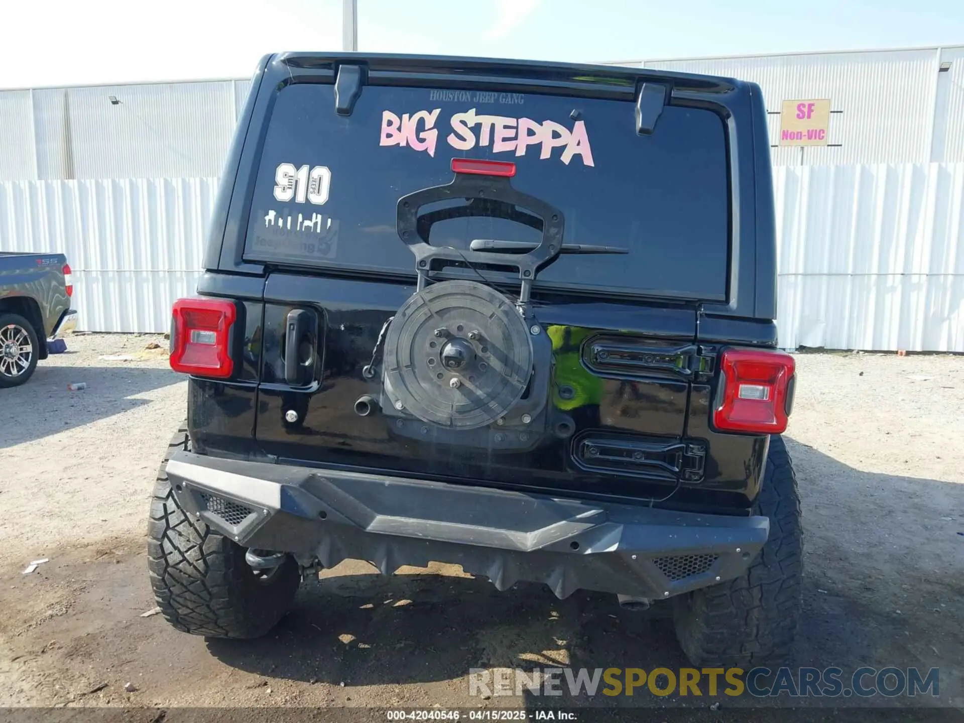 17 Photograph of a damaged car 1C4HJXEG6LW211932 JEEP WRANGLER UNLIMITED 2020