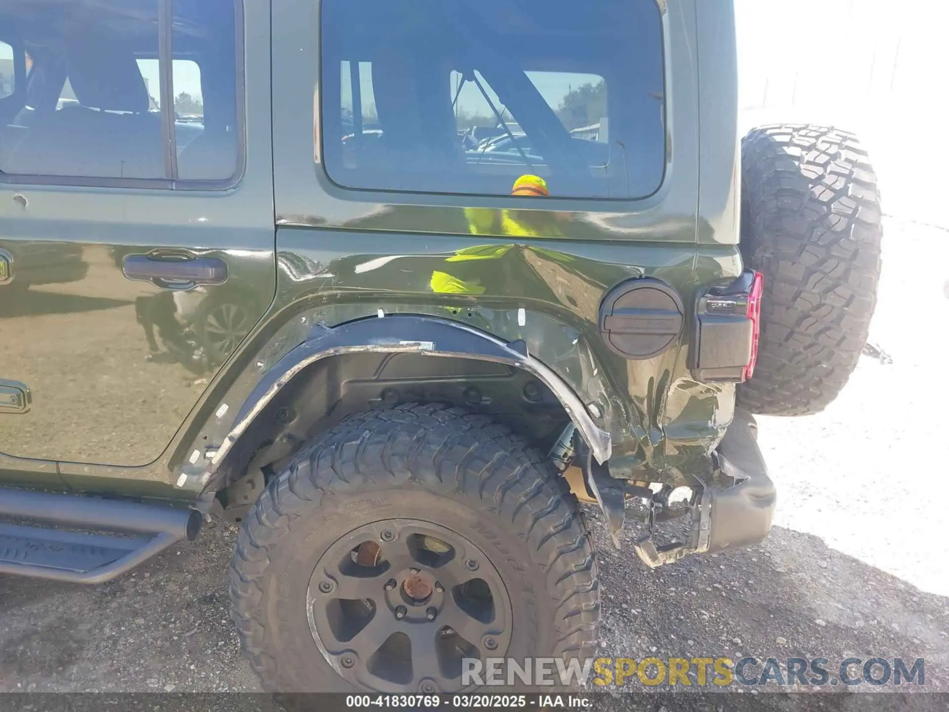 17 Photograph of a damaged car 1C4HJXEG8LW283103 JEEP WRANGLER UNLIMITED 2020
