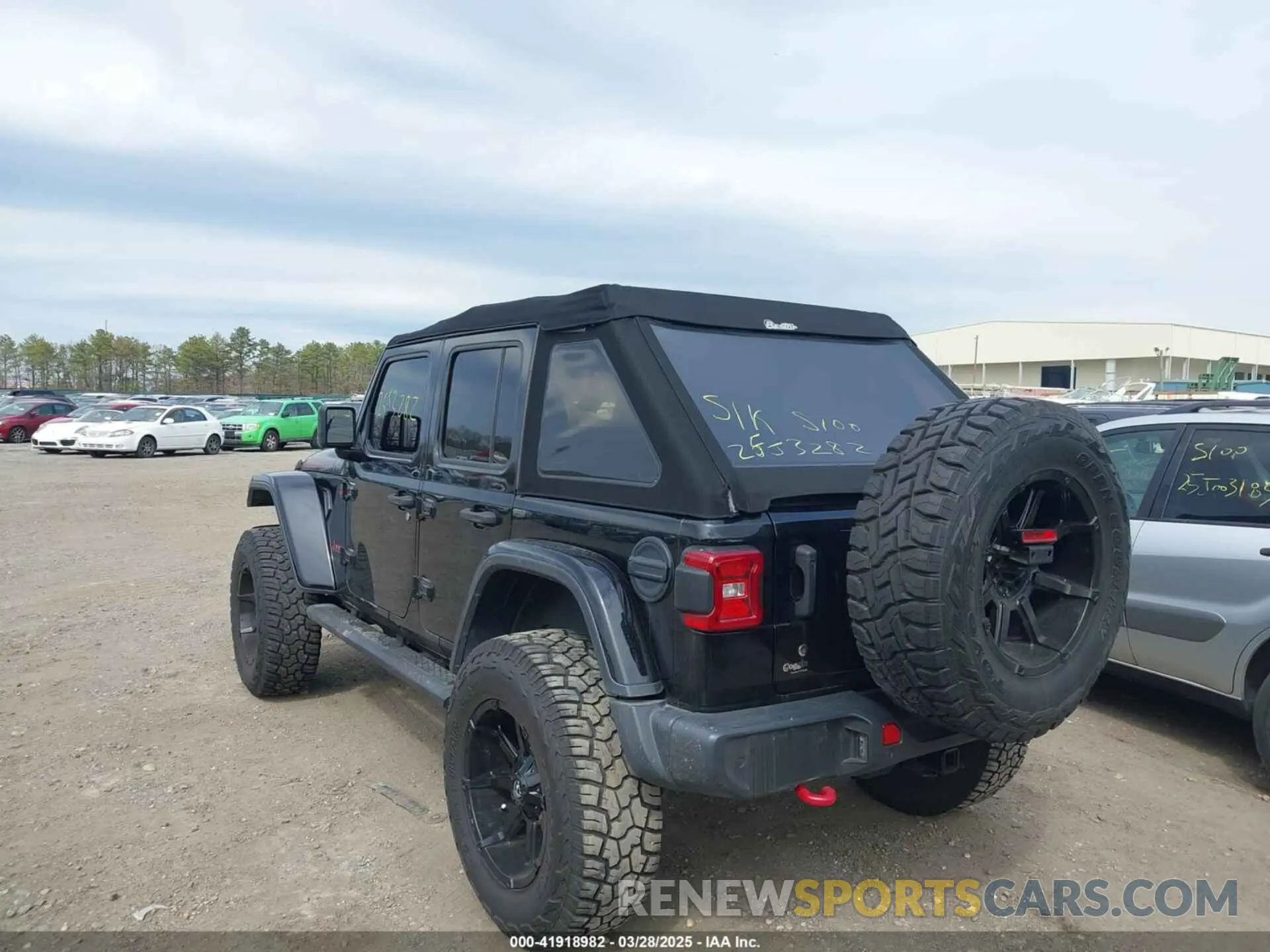 3 Фотография поврежденного автомобиля 1C4HJXFG2LW246465 JEEP WRANGLER UNLIMITED 2020