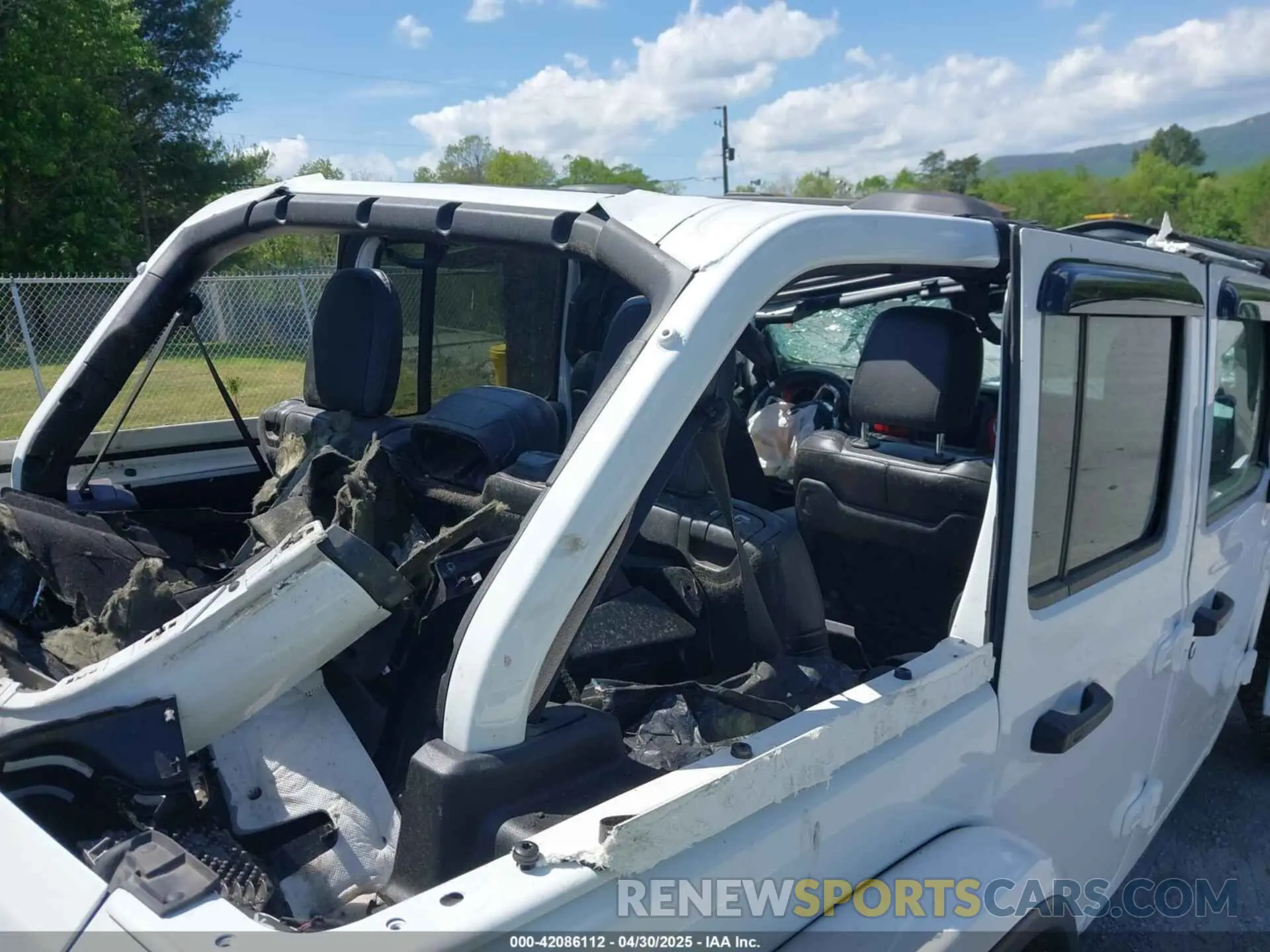 14 Photograph of a damaged car 1C4JJXFM5LW278740 JEEP WRANGLER UNLIMITED 2020
