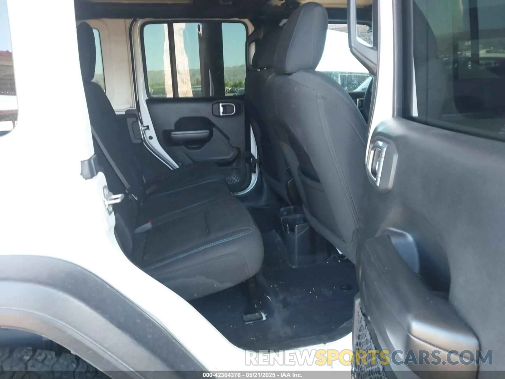 8 Photograph of a damaged car 1C4HJXDG2MW575235 JEEP WRANGLER UNLIMITED 2021