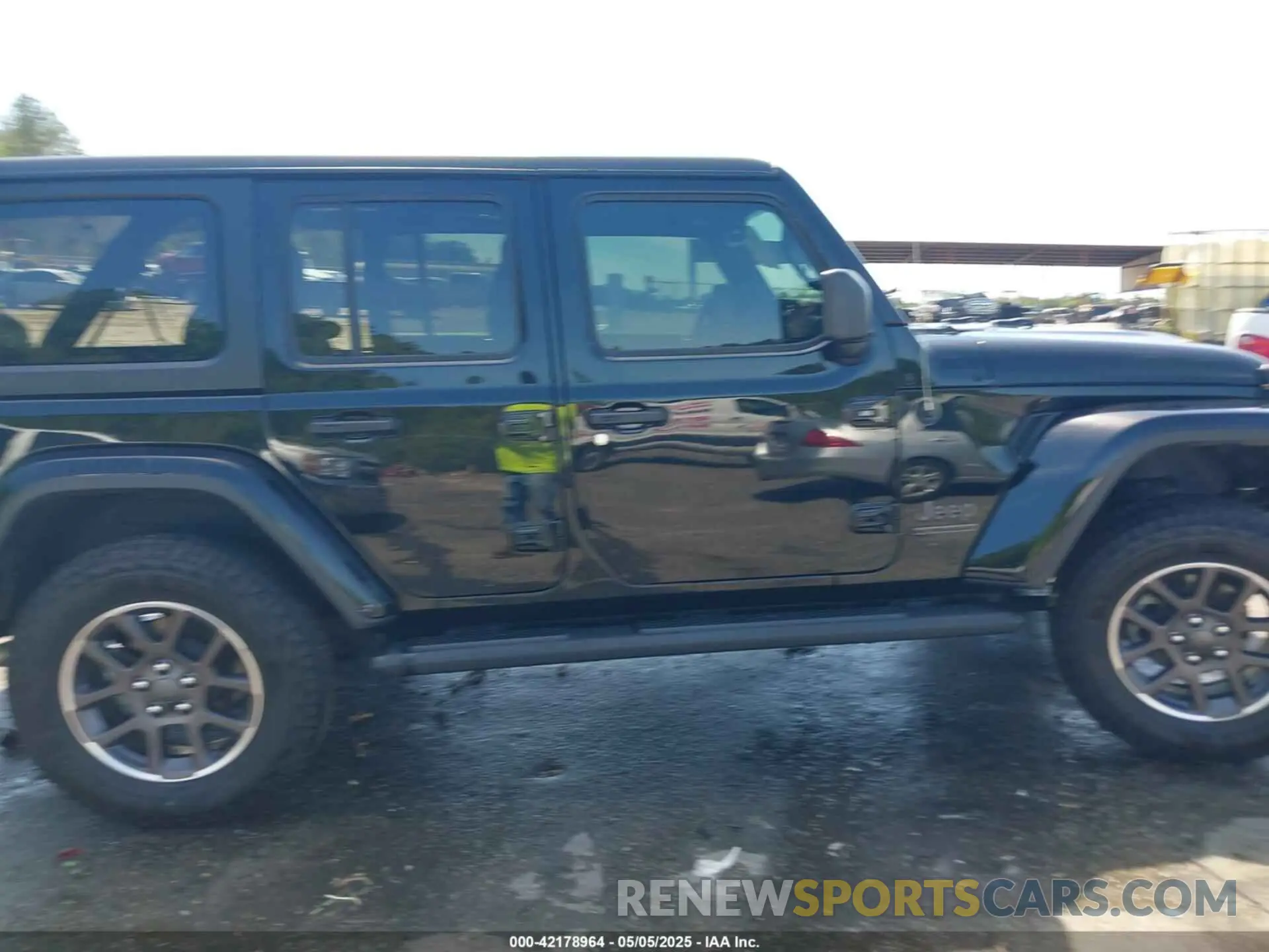 14 Photograph of a damaged car 1C4HJXDG4MW581070 JEEP WRANGLER UNLIMITED 2021