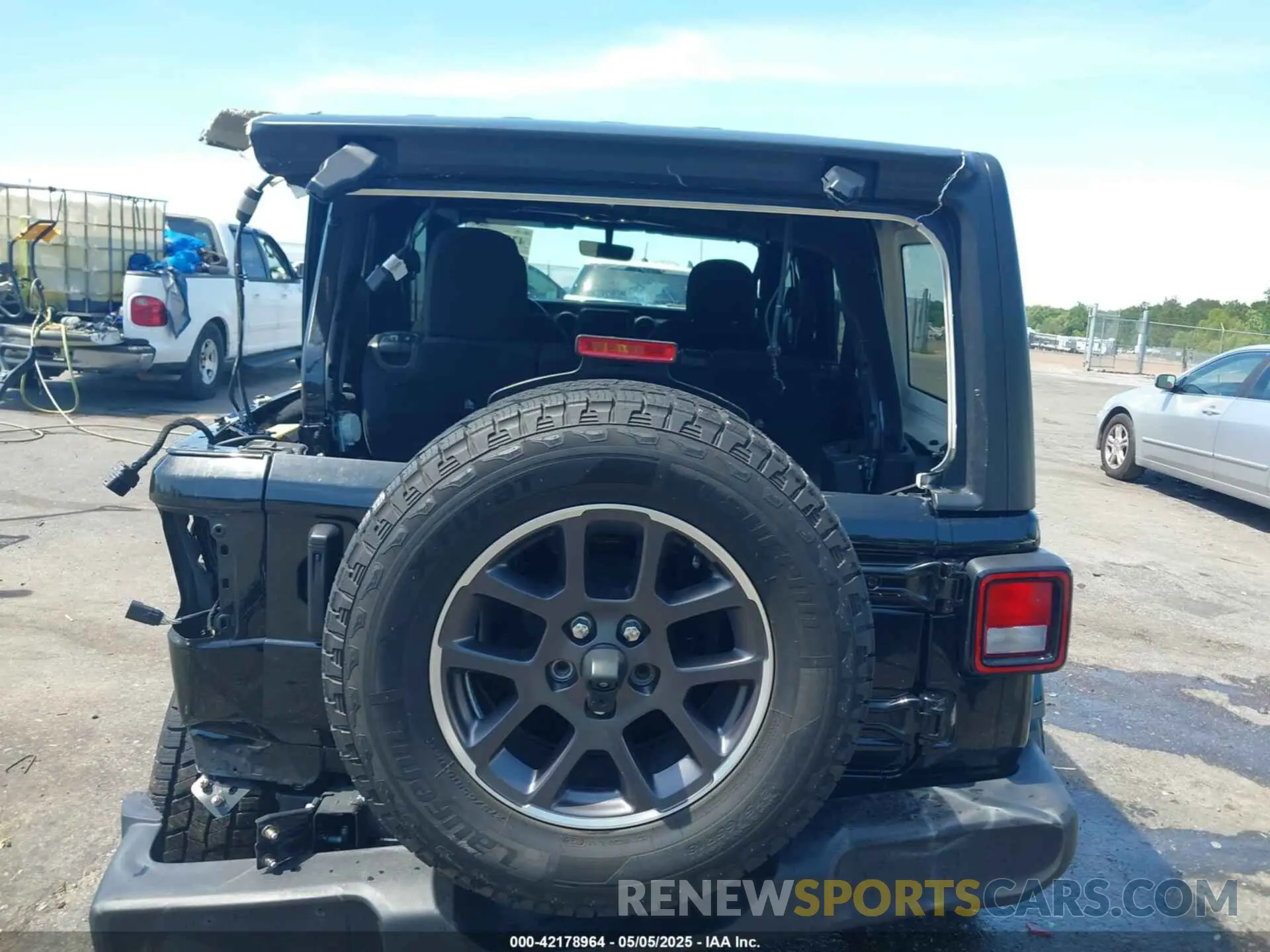 17 Photograph of a damaged car 1C4HJXDG4MW581070 JEEP WRANGLER UNLIMITED 2021