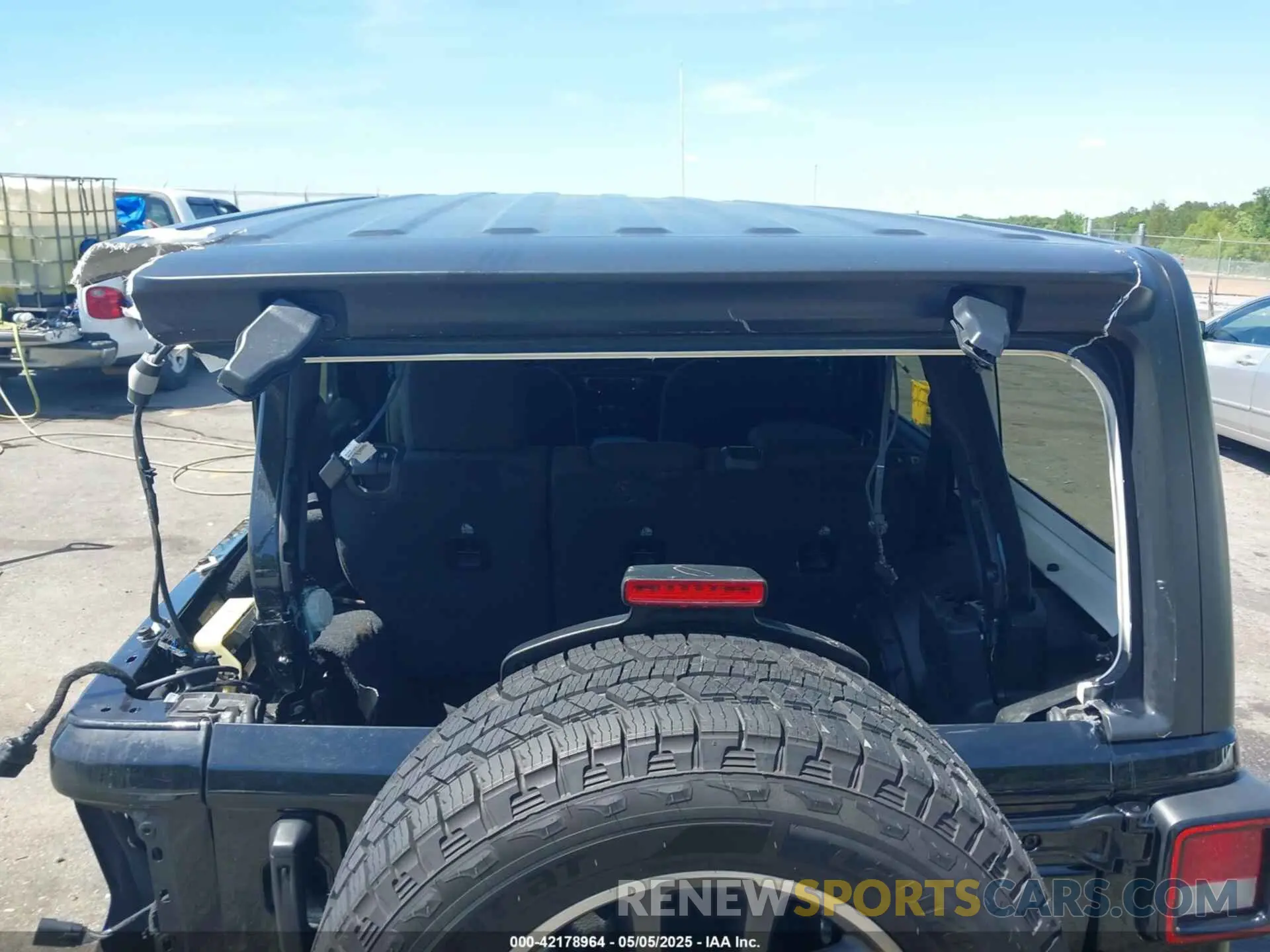 20 Photograph of a damaged car 1C4HJXDG4MW581070 JEEP WRANGLER UNLIMITED 2021