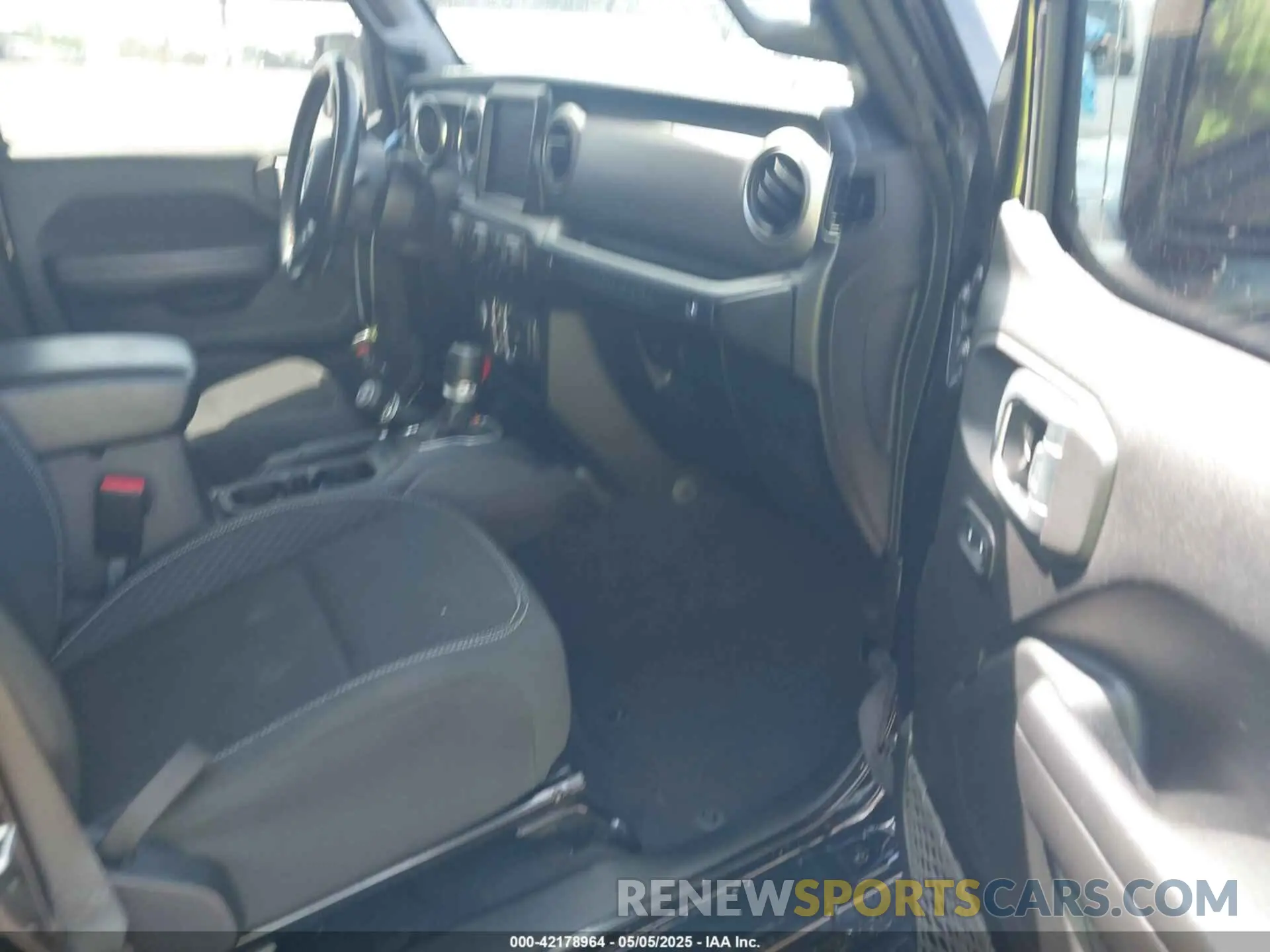 5 Photograph of a damaged car 1C4HJXDG4MW581070 JEEP WRANGLER UNLIMITED 2021