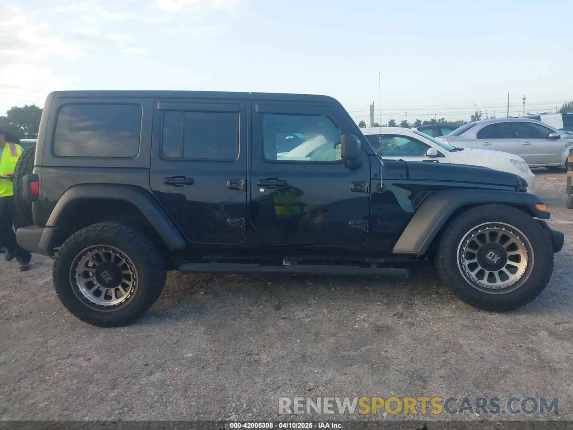 14 Photograph of a damaged car 1C4HJXDN0MW636466 JEEP WRANGLER UNLIMITED 2021