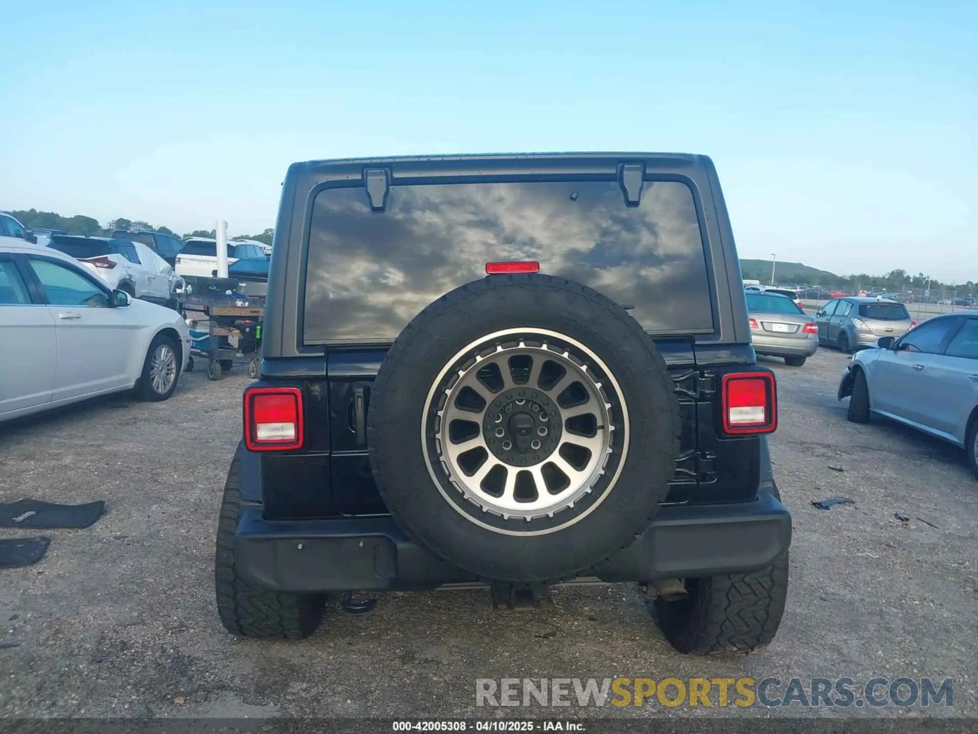 17 Photograph of a damaged car 1C4HJXDN0MW636466 JEEP WRANGLER UNLIMITED 2021