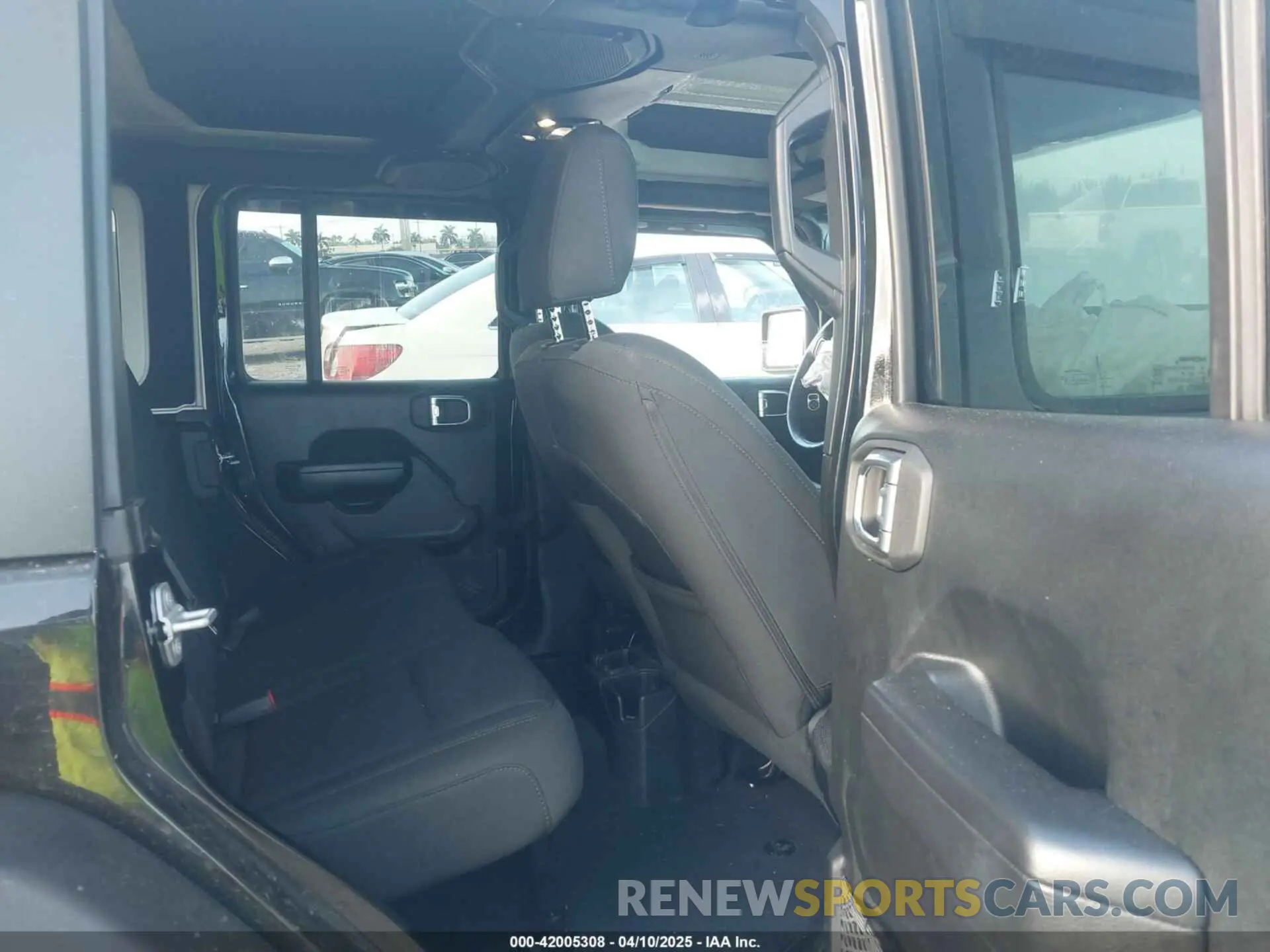 8 Photograph of a damaged car 1C4HJXDN0MW636466 JEEP WRANGLER UNLIMITED 2021