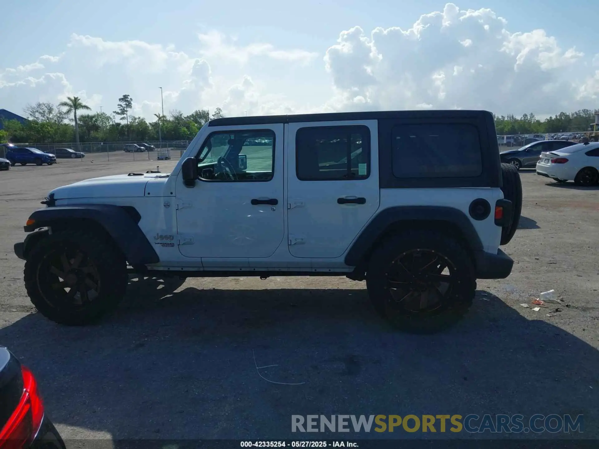 14 Photograph of a damaged car 1C4HJXDN7MW647934 JEEP WRANGLER UNLIMITED 2021
