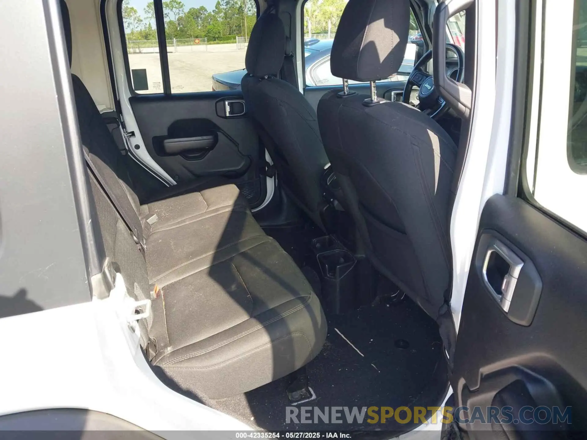 8 Photograph of a damaged car 1C4HJXDN7MW647934 JEEP WRANGLER UNLIMITED 2021