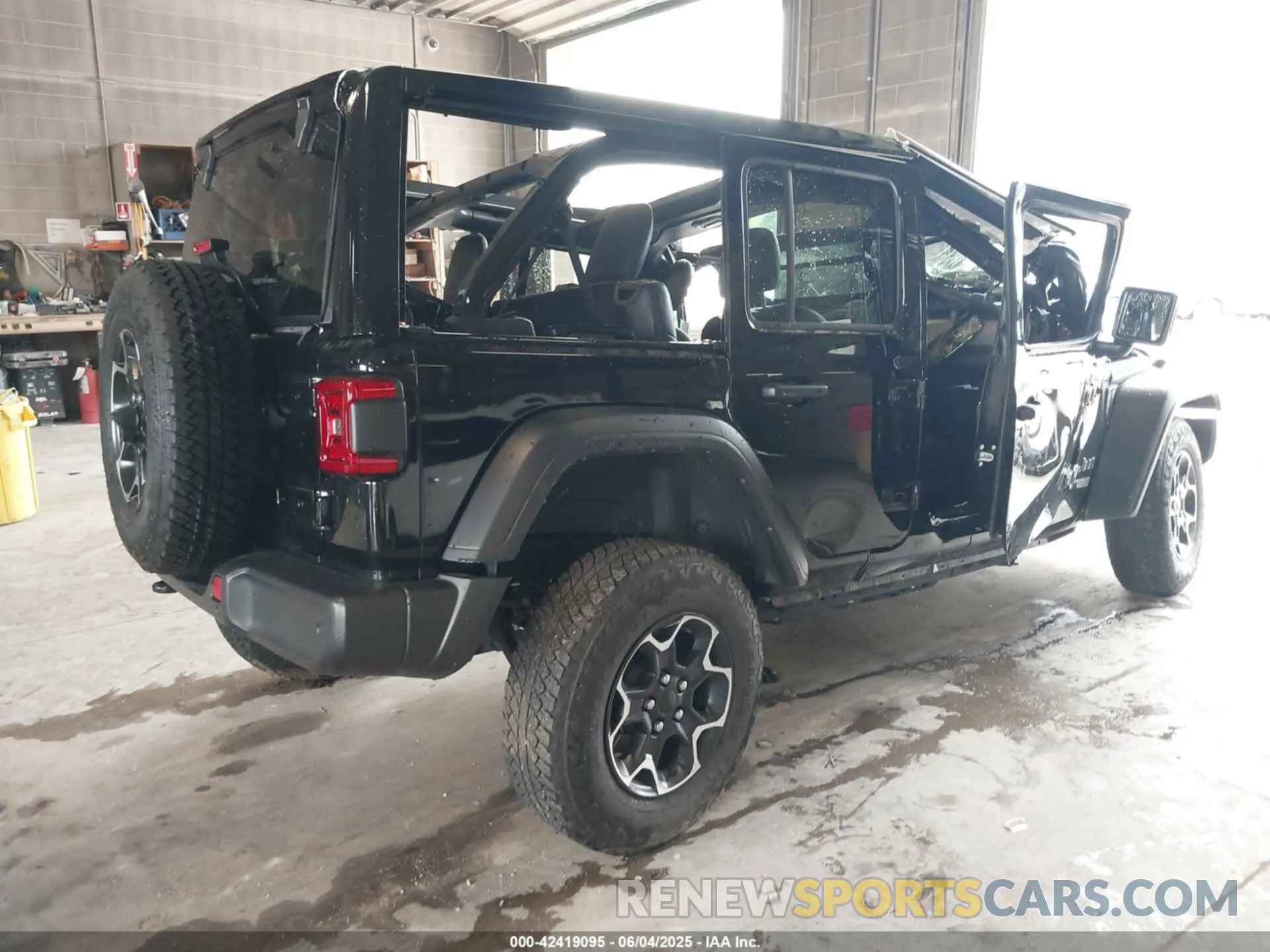 4 Photograph of a damaged car 1C4HJXDN8MW740087 JEEP WRANGLER UNLIMITED 2021