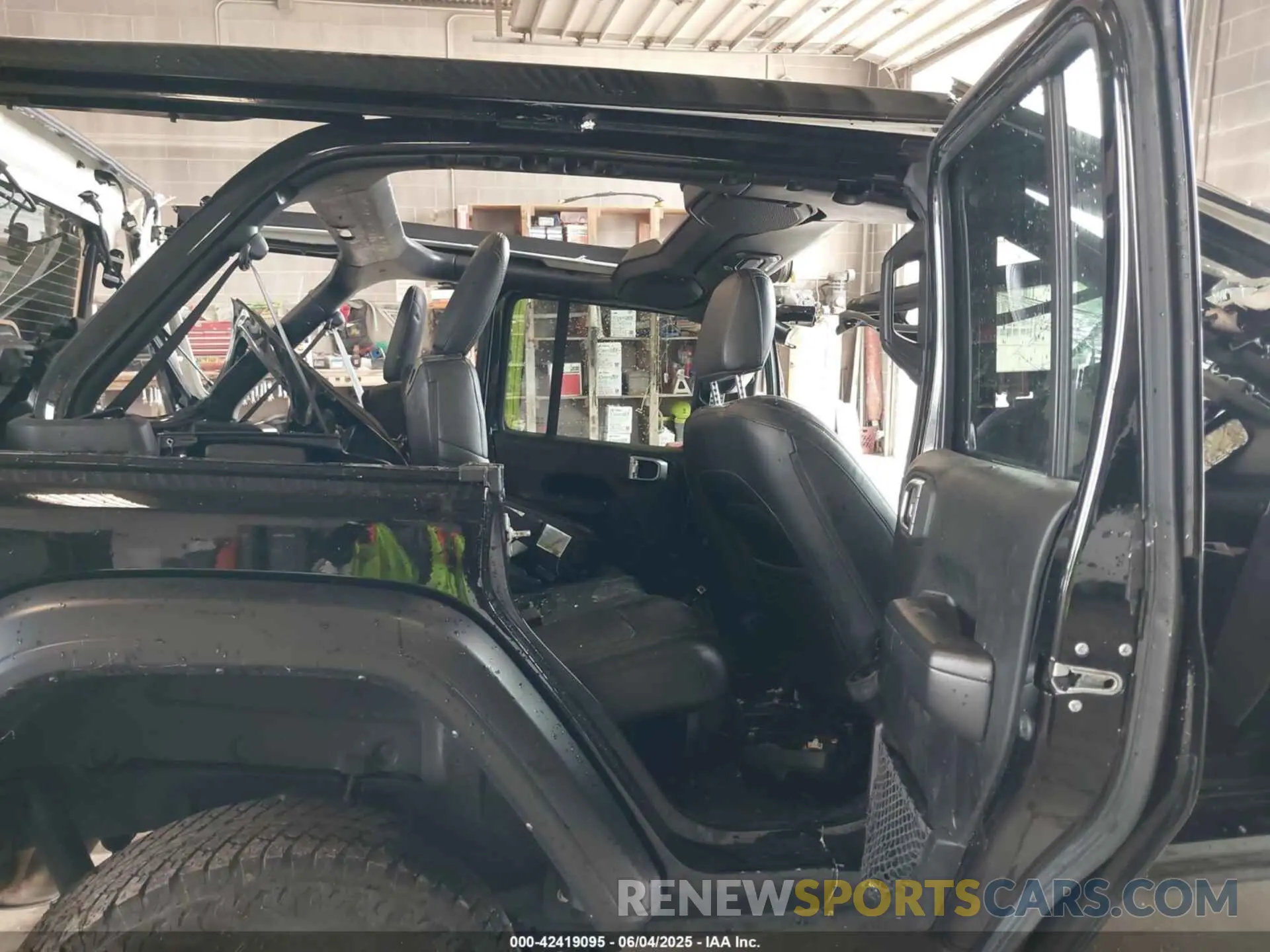 8 Photograph of a damaged car 1C4HJXDN8MW740087 JEEP WRANGLER UNLIMITED 2021