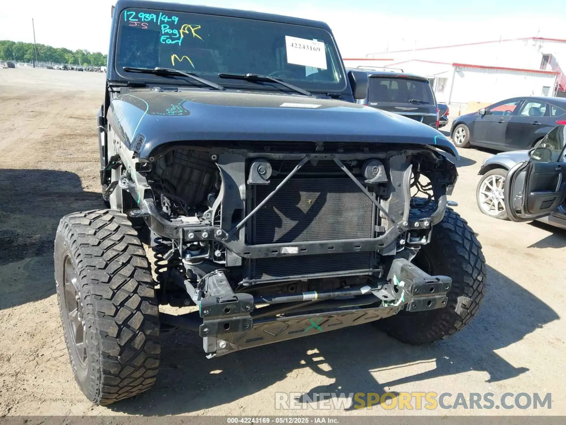 12 Photograph of a damaged car 1C4HJXDNXMW646194 JEEP WRANGLER UNLIMITED 2021