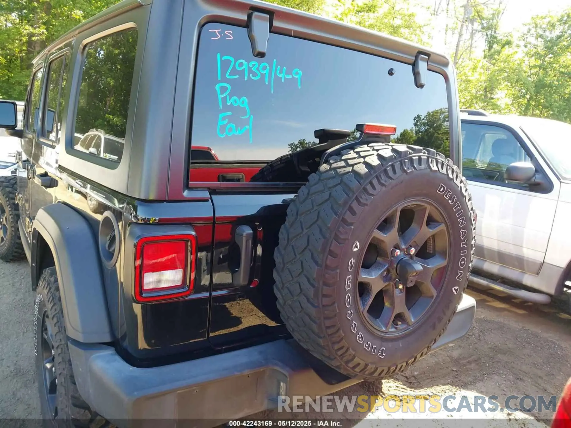16 Photograph of a damaged car 1C4HJXDNXMW646194 JEEP WRANGLER UNLIMITED 2021