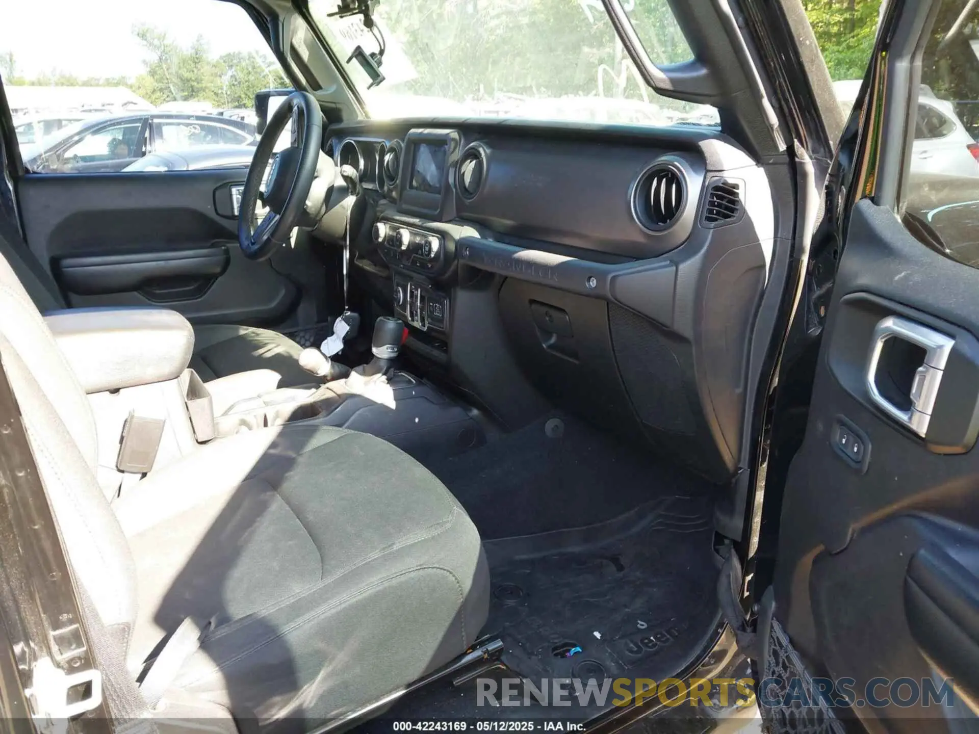 5 Photograph of a damaged car 1C4HJXDNXMW646194 JEEP WRANGLER UNLIMITED 2021