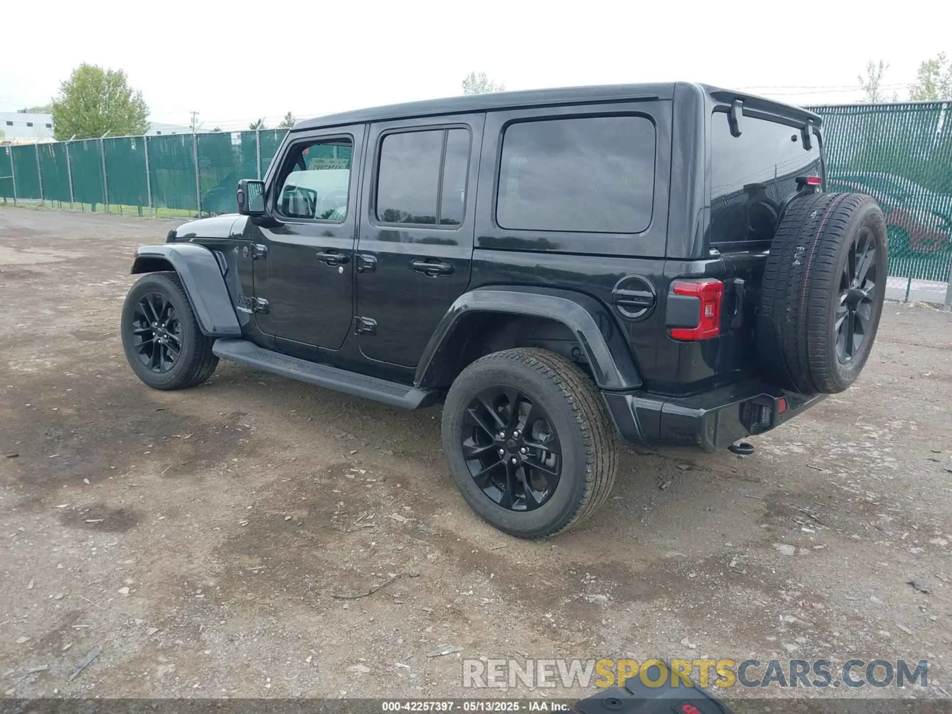 3 Photograph of a damaged car 1C4HJXEG2MW622665 JEEP WRANGLER UNLIMITED 2021