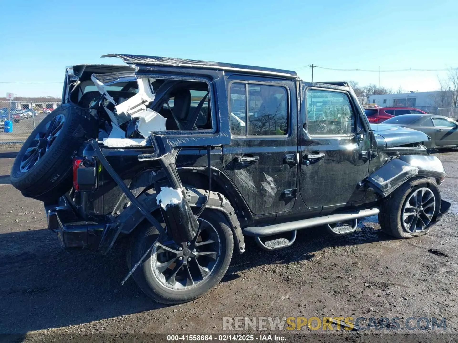 17 Photograph of a damaged car 1C4HJXEG4MW521174 JEEP WRANGLER UNLIMITED 2021