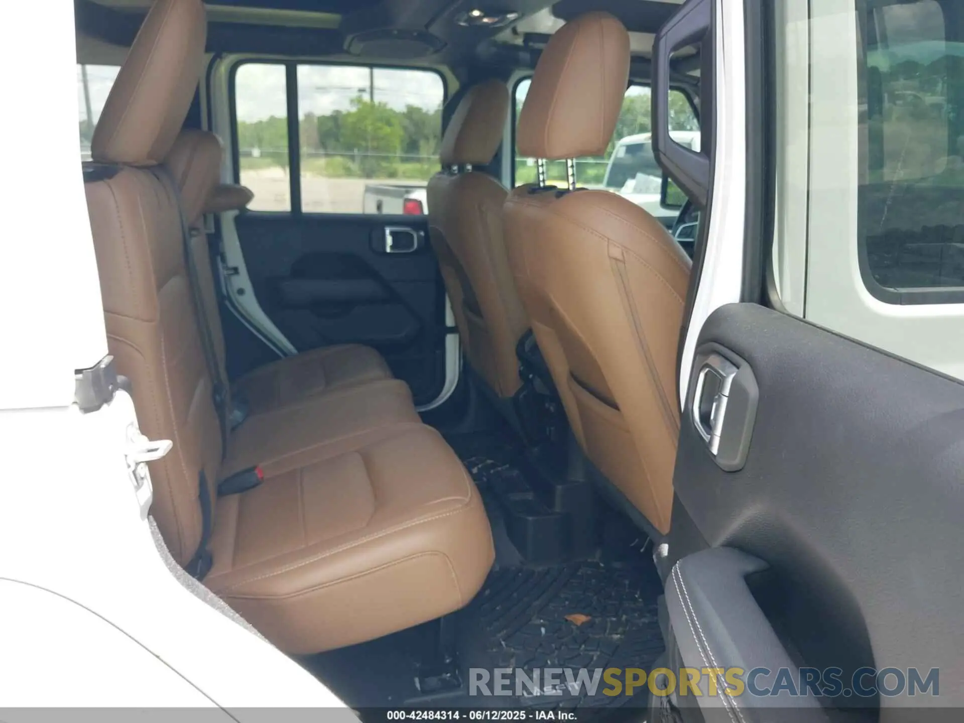 8 Photograph of a damaged car 1C4HJXEN7MW518395 JEEP WRANGLER UNLIMITED 2021