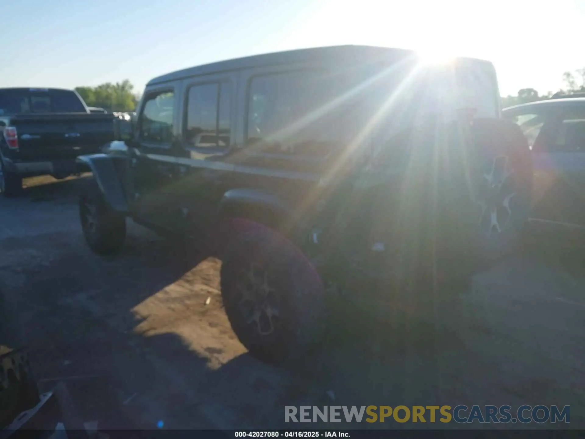 3 Photograph of a damaged car 1C4HJXFN1MW562424 JEEP WRANGLER UNLIMITED 2021