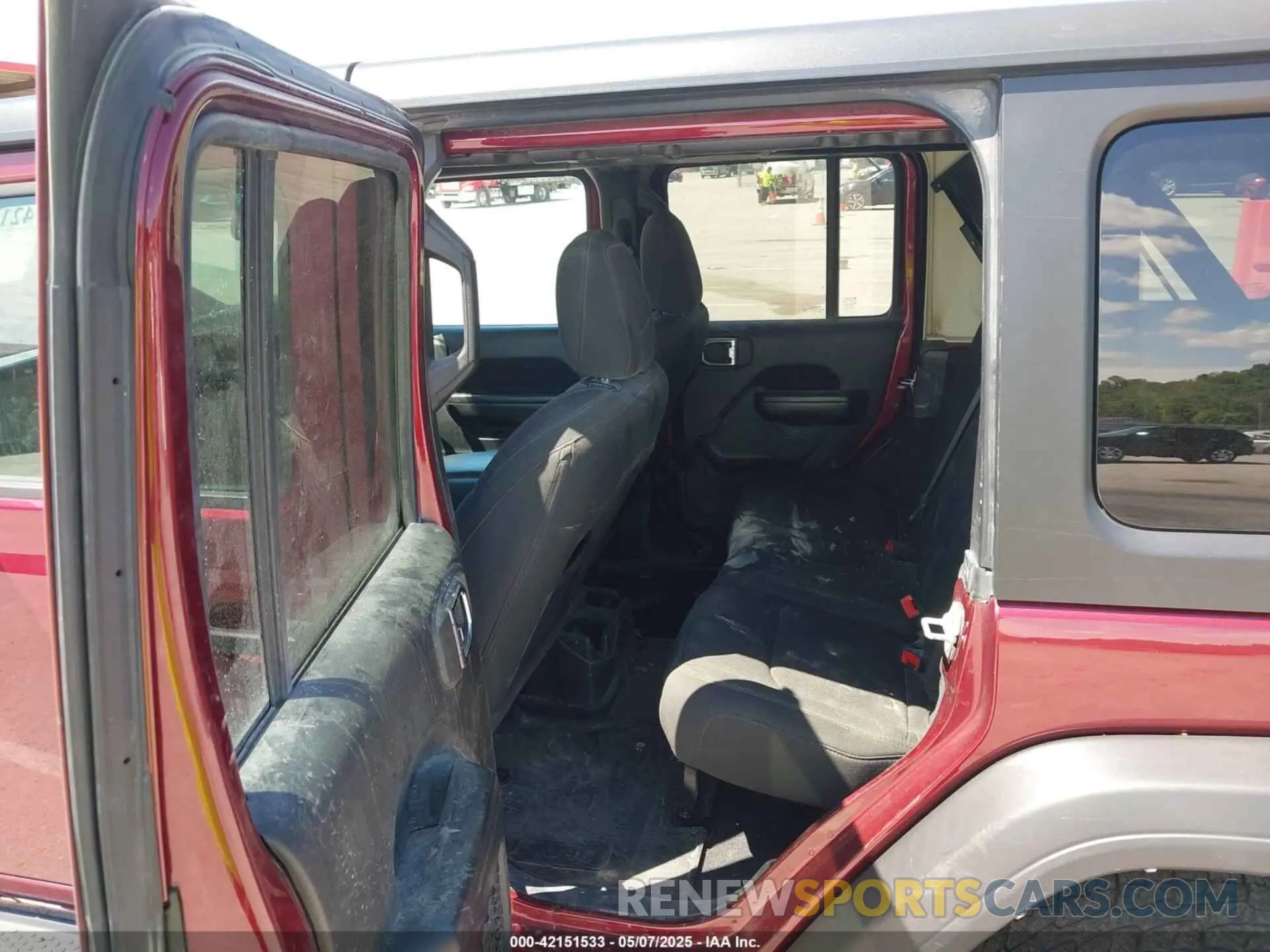 8 Photograph of a damaged car 1C4HJXKNXMW709412 JEEP WRANGLER UNLIMITED 2021