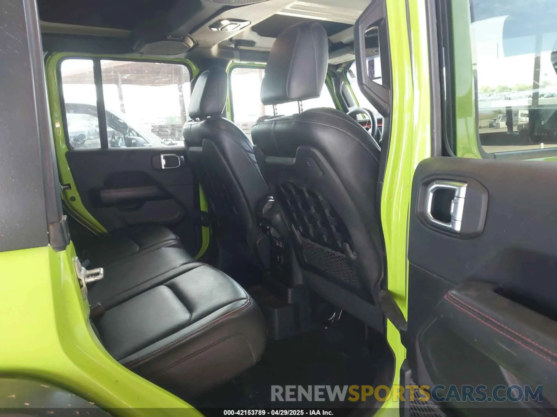 8 Photograph of a damaged car 1C4JJXFM4MW833906 JEEP WRANGLER UNLIMITED 2021