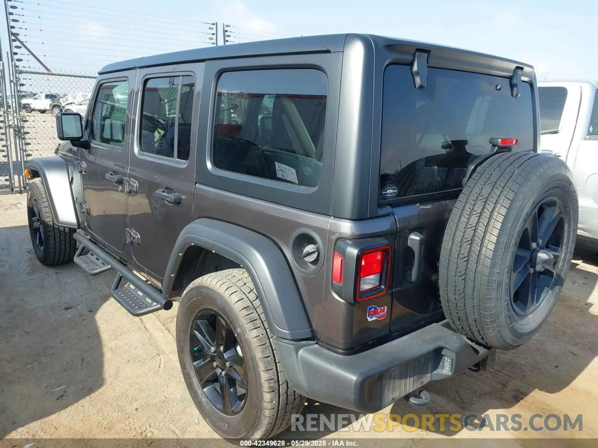 3 Photograph of a damaged car 1C4HJXDG5NW105931 JEEP WRANGLER UNLIMITED 2022