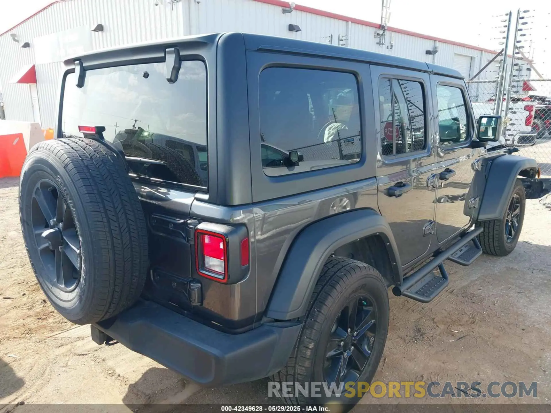 4 Photograph of a damaged car 1C4HJXDG5NW105931 JEEP WRANGLER UNLIMITED 2022