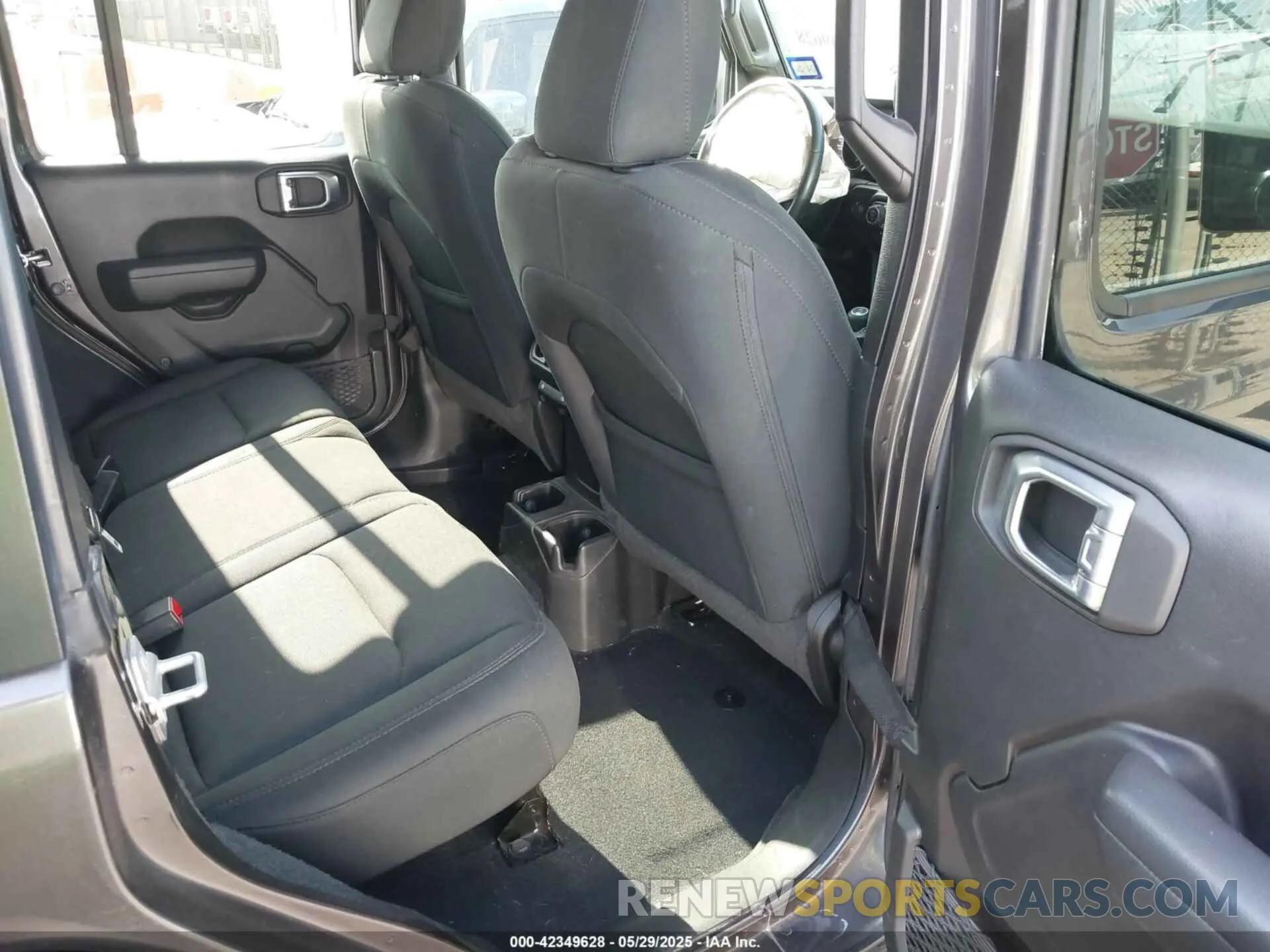 8 Photograph of a damaged car 1C4HJXDG5NW105931 JEEP WRANGLER UNLIMITED 2022