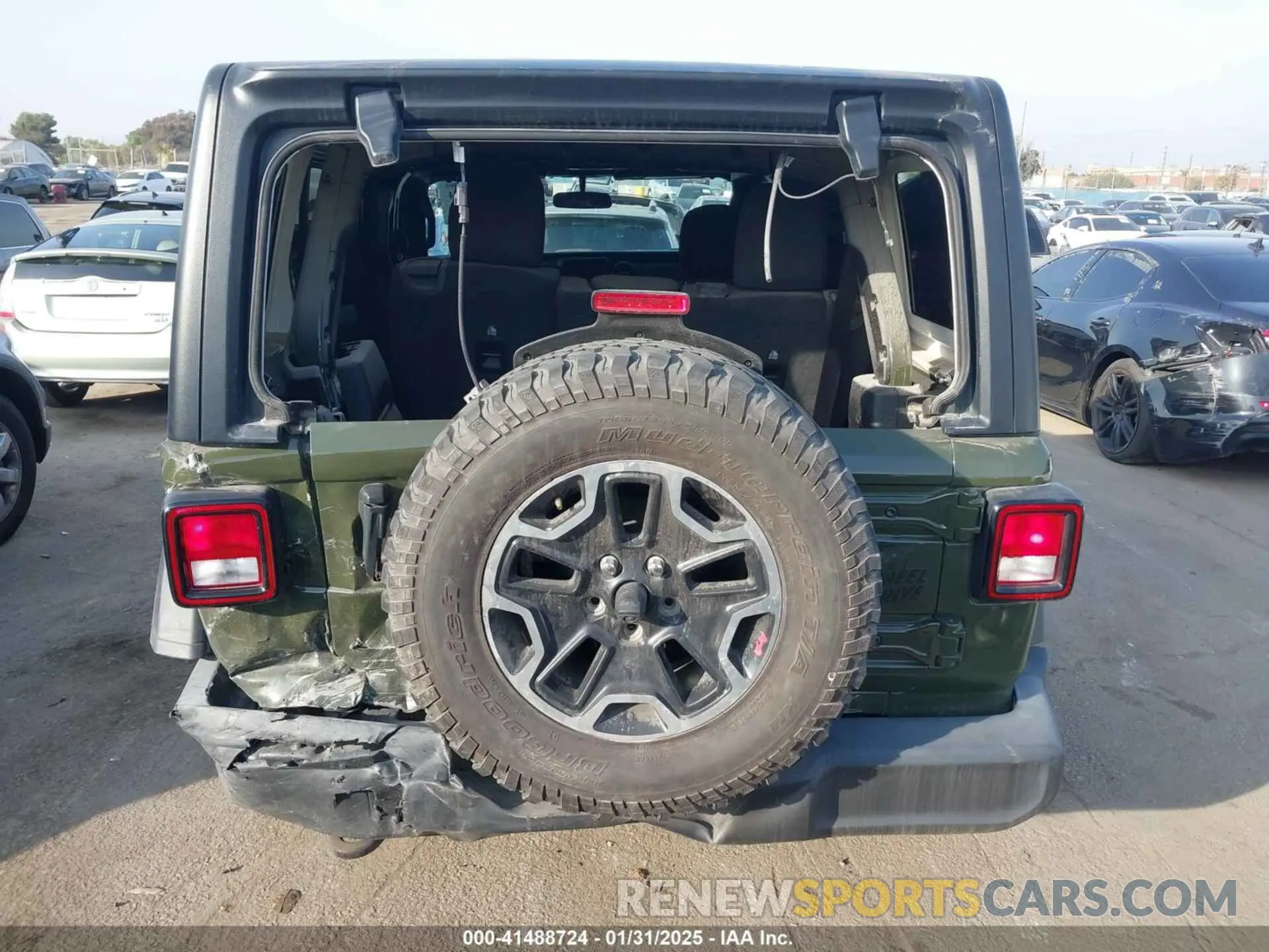 17 Photograph of a damaged car 1C4HJXDG5NW113205 JEEP WRANGLER UNLIMITED 2022