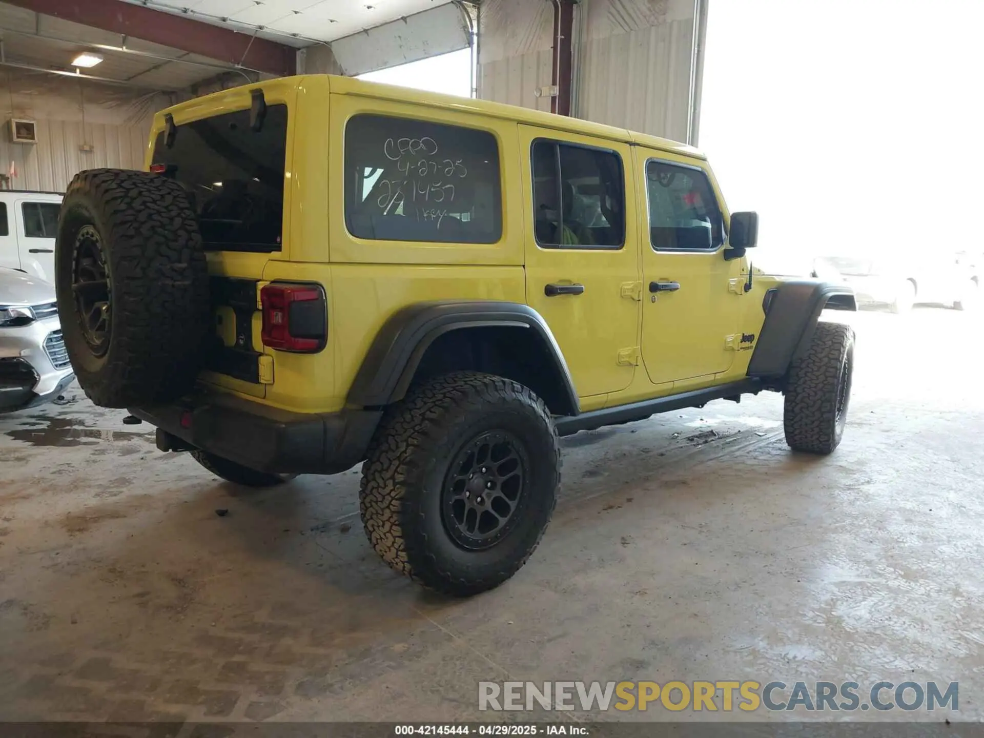 4 Photograph of a damaged car 1C4HJXDG5NW237457 JEEP WRANGLER UNLIMITED 2022