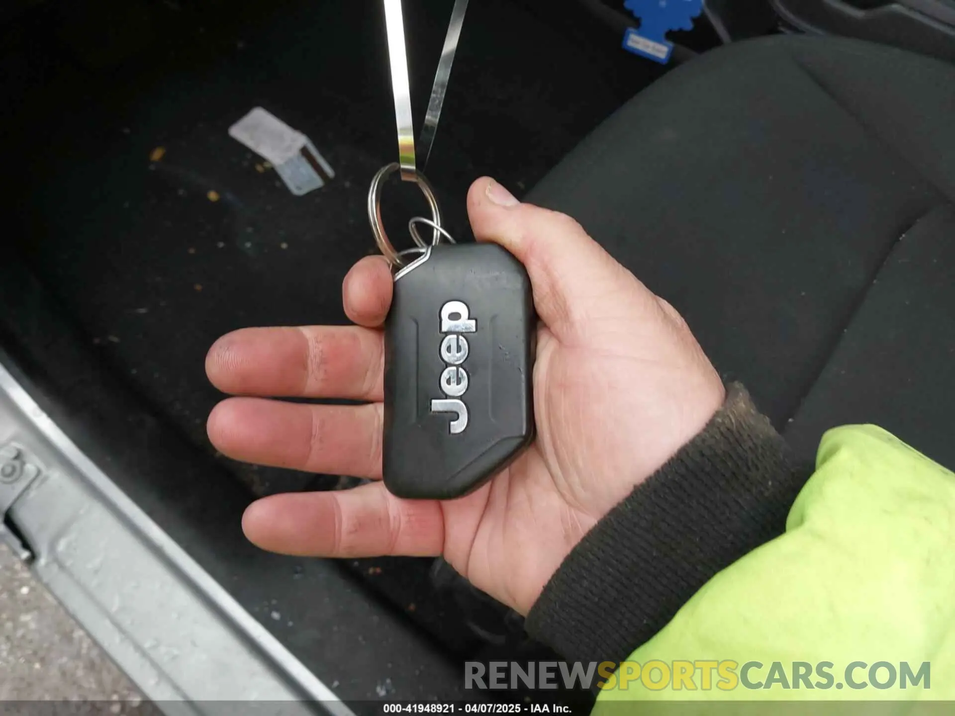 11 Photograph of a damaged car 1C4HJXDM9NW272685 JEEP WRANGLER UNLIMITED 2022