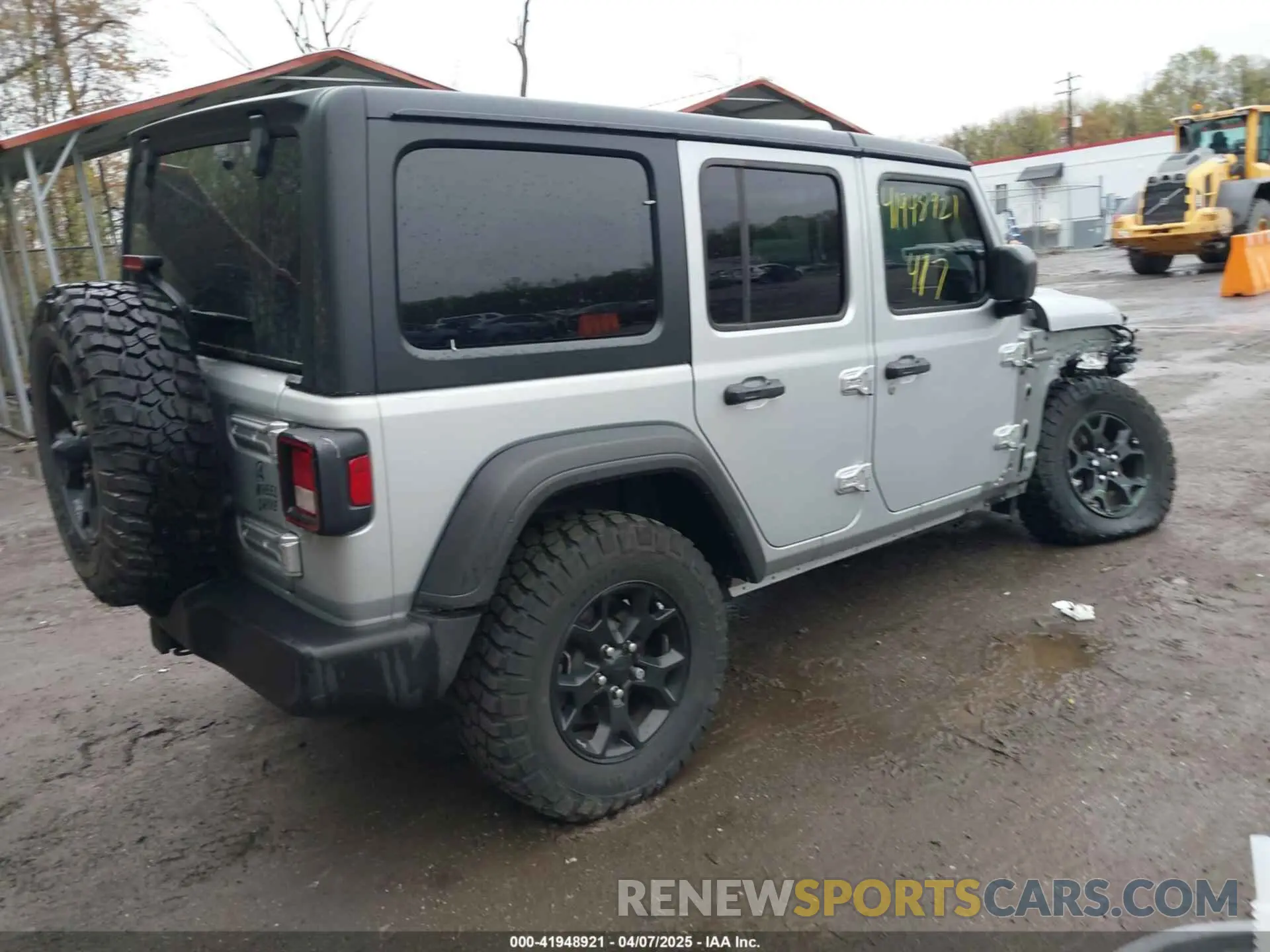 4 Photograph of a damaged car 1C4HJXDM9NW272685 JEEP WRANGLER UNLIMITED 2022
