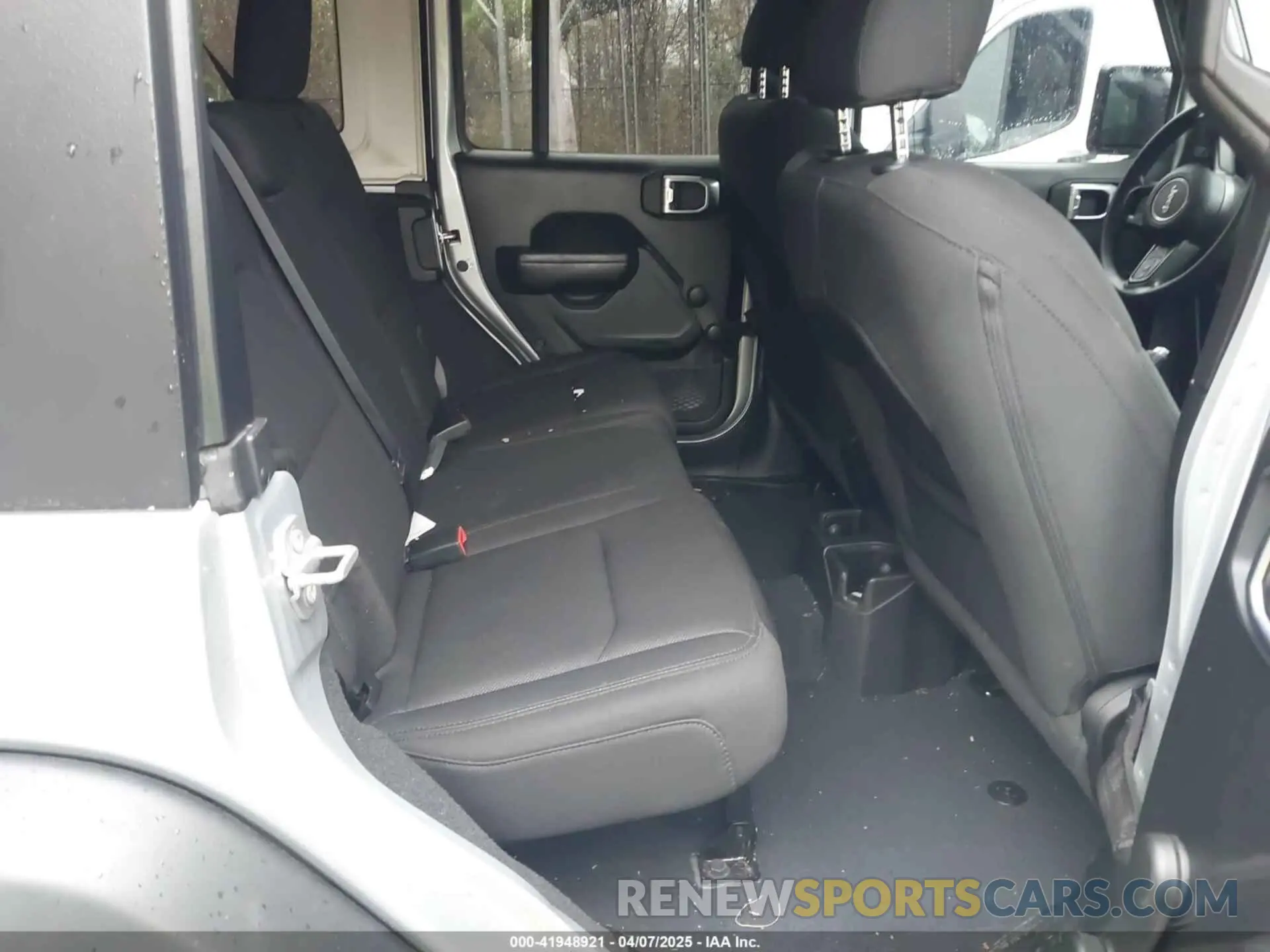 8 Photograph of a damaged car 1C4HJXDM9NW272685 JEEP WRANGLER UNLIMITED 2022