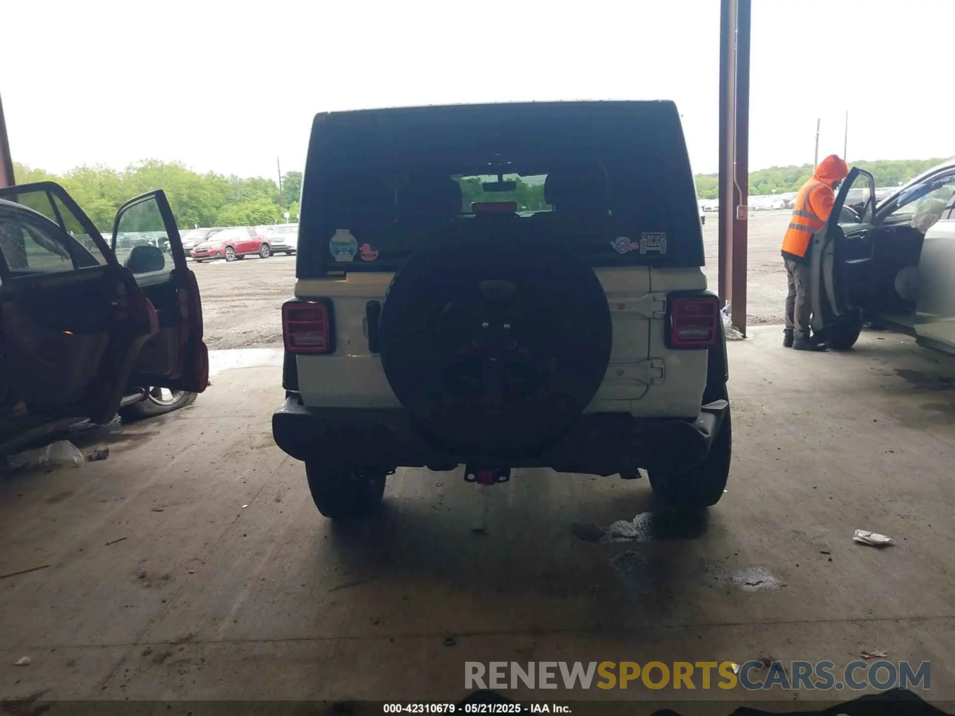 16 Photograph of a damaged car 1C4HJXDN1NW223425 JEEP WRANGLER UNLIMITED 2022