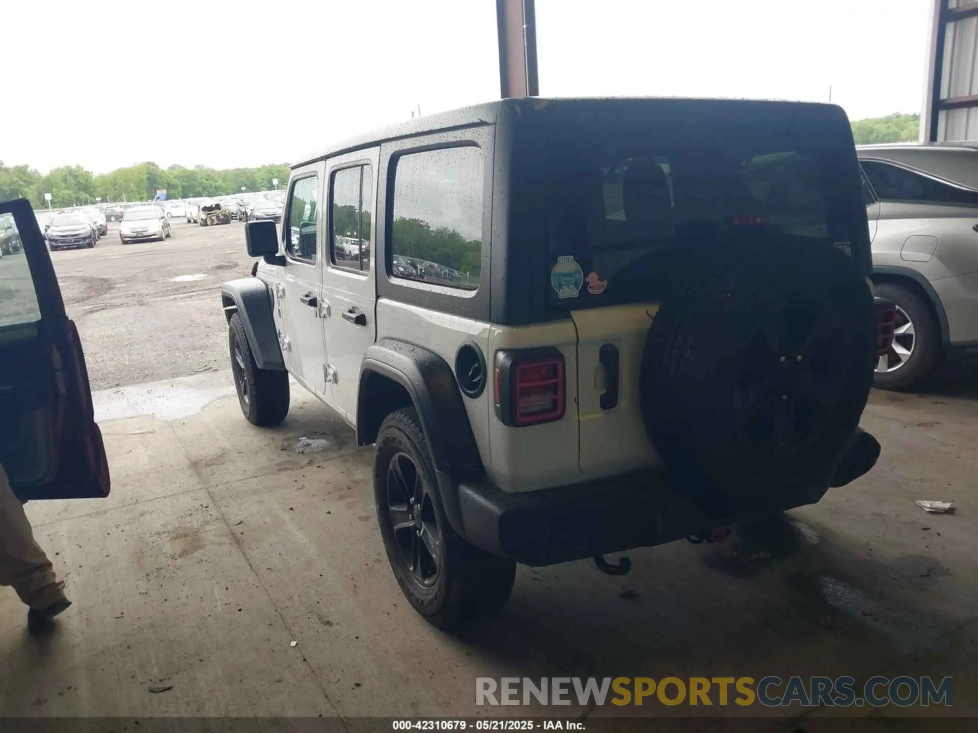 3 Photograph of a damaged car 1C4HJXDN1NW223425 JEEP WRANGLER UNLIMITED 2022