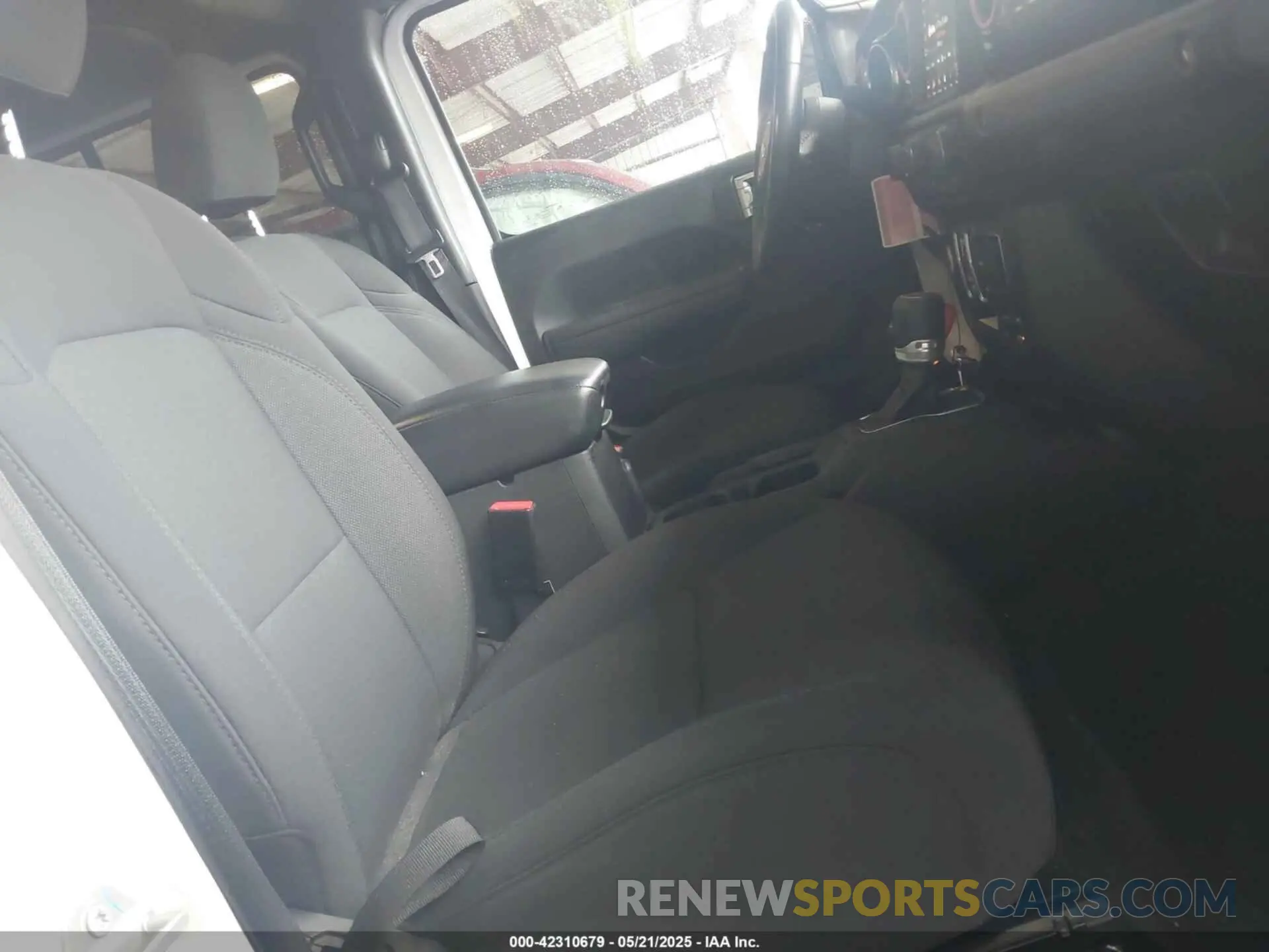 5 Photograph of a damaged car 1C4HJXDN1NW223425 JEEP WRANGLER UNLIMITED 2022