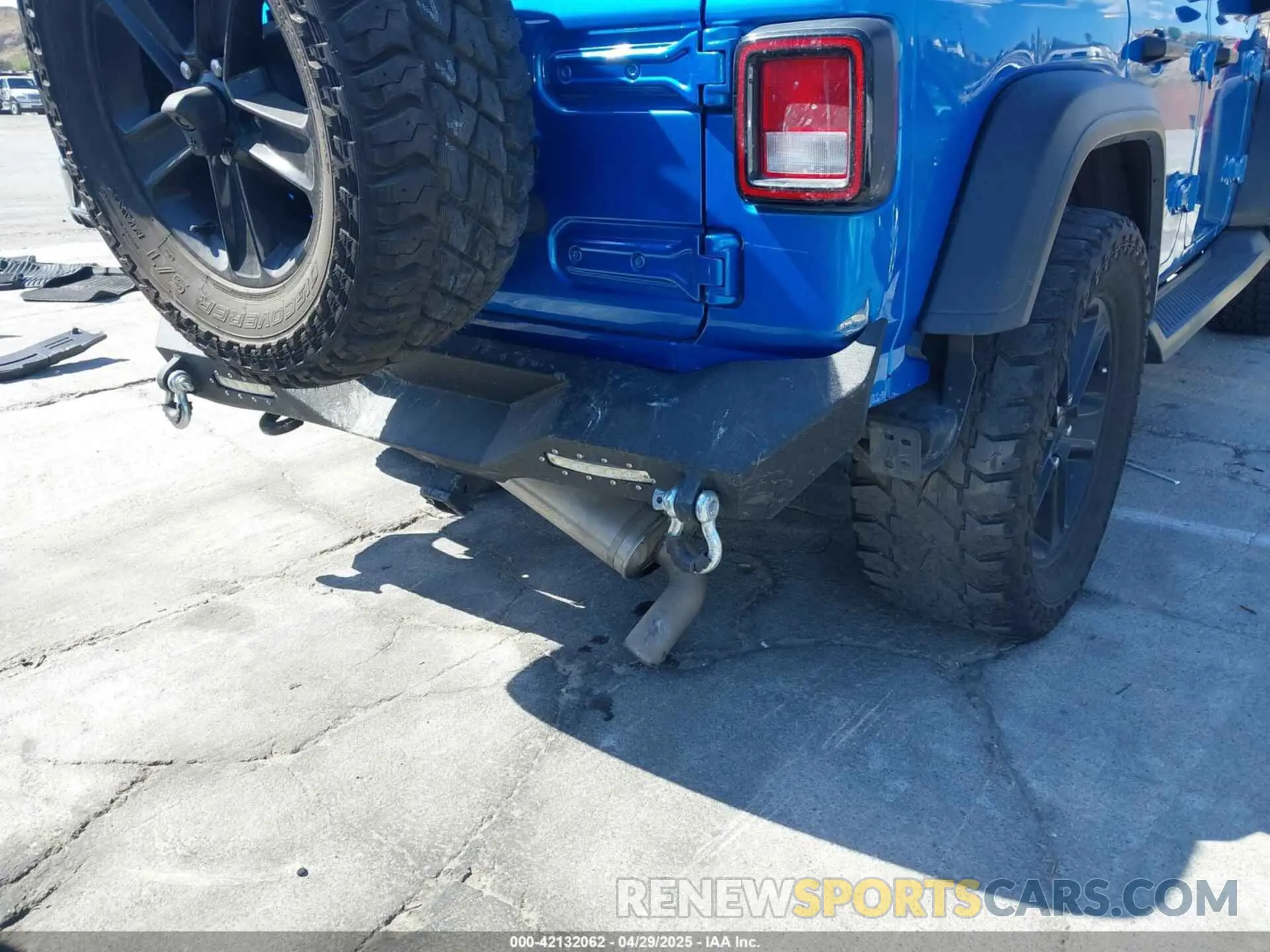 17 Photograph of a damaged car 1C4HJXDN3NW196406 JEEP WRANGLER UNLIMITED 2022