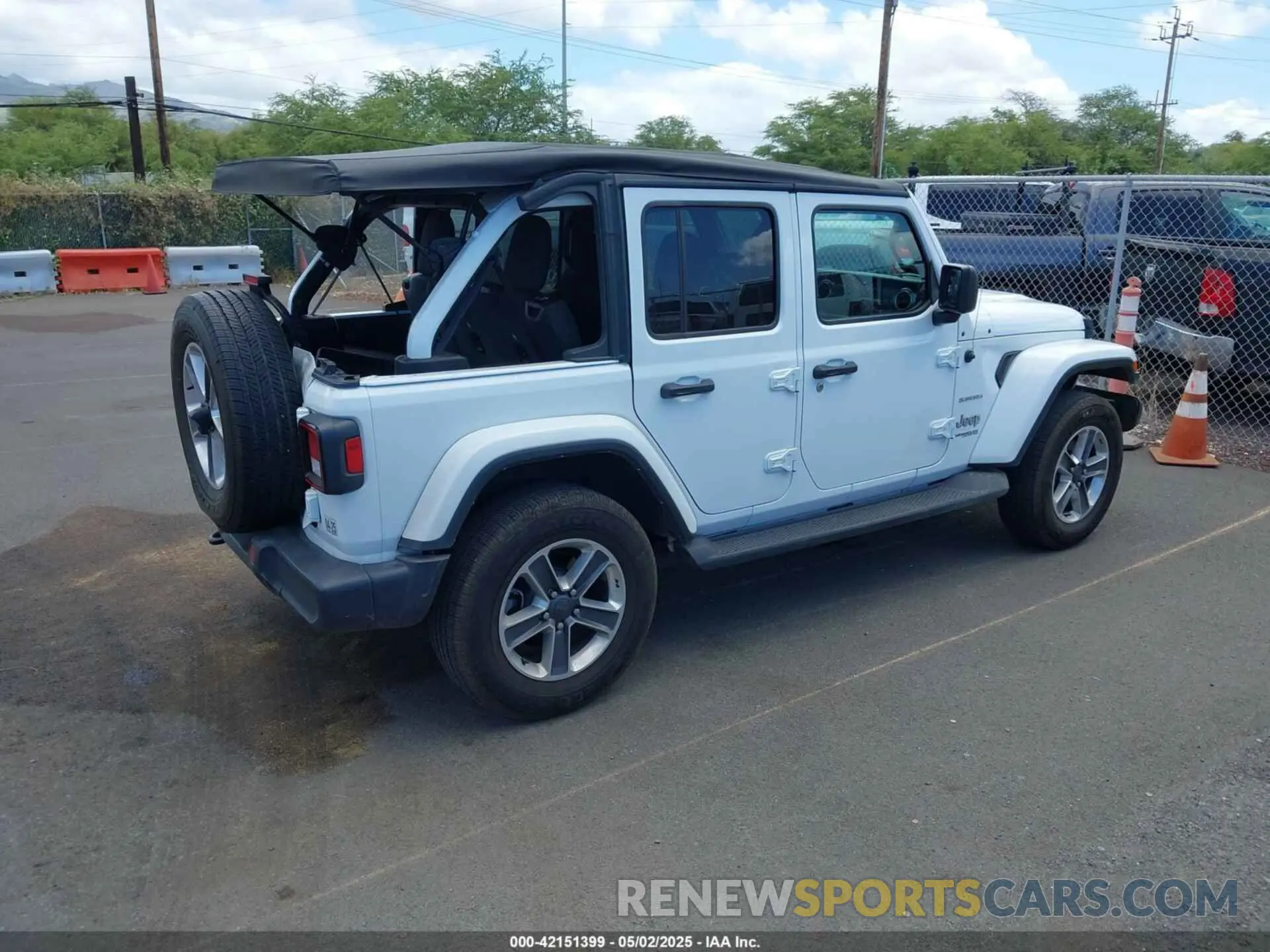 4 Photograph of a damaged car 1C4HJXEN0NW151017 JEEP WRANGLER UNLIMITED 2022