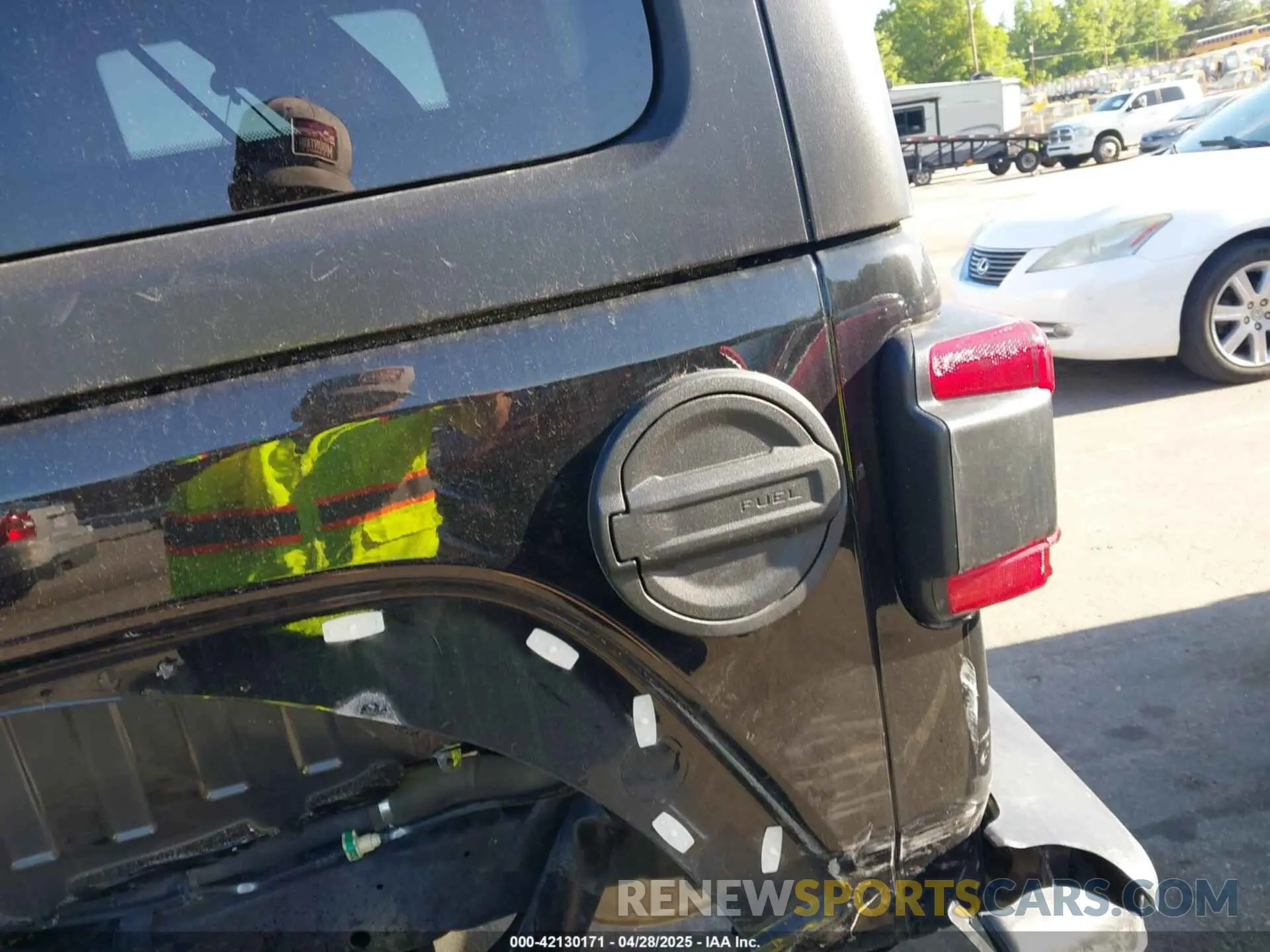 18 Photograph of a damaged car 1C4HJXFNXNW149063 JEEP WRANGLER UNLIMITED 2022