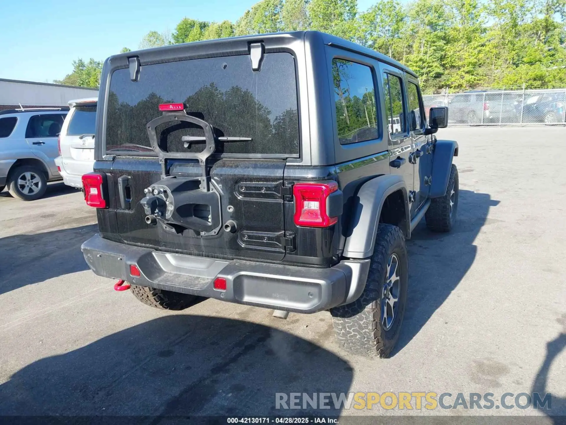 4 Photograph of a damaged car 1C4HJXFNXNW149063 JEEP WRANGLER UNLIMITED 2022
