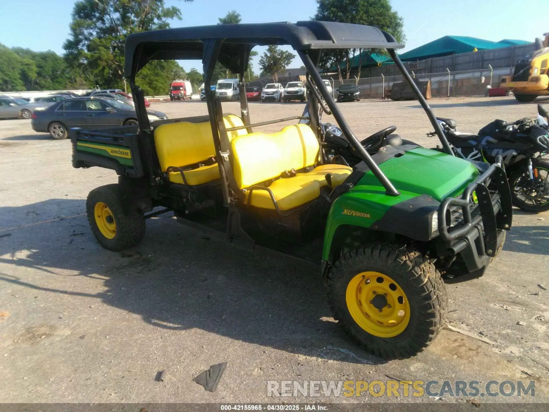 1 Photograph of a damaged car 1M0855MBTNM050201 JOHN DEERE XUV 855M 2022