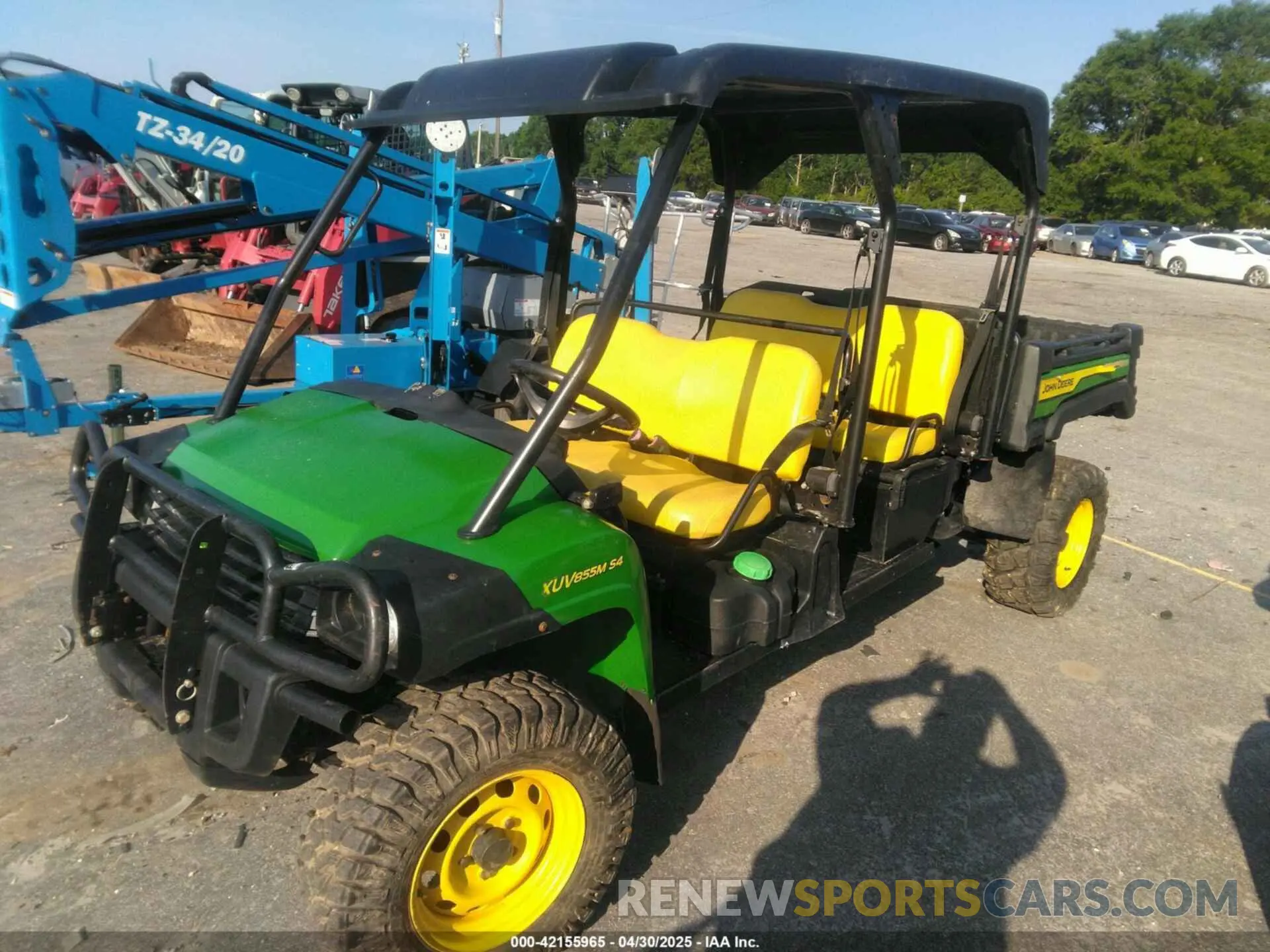 2 Photograph of a damaged car 1M0855MBTNM050201 JOHN DEERE XUV 855M 2022