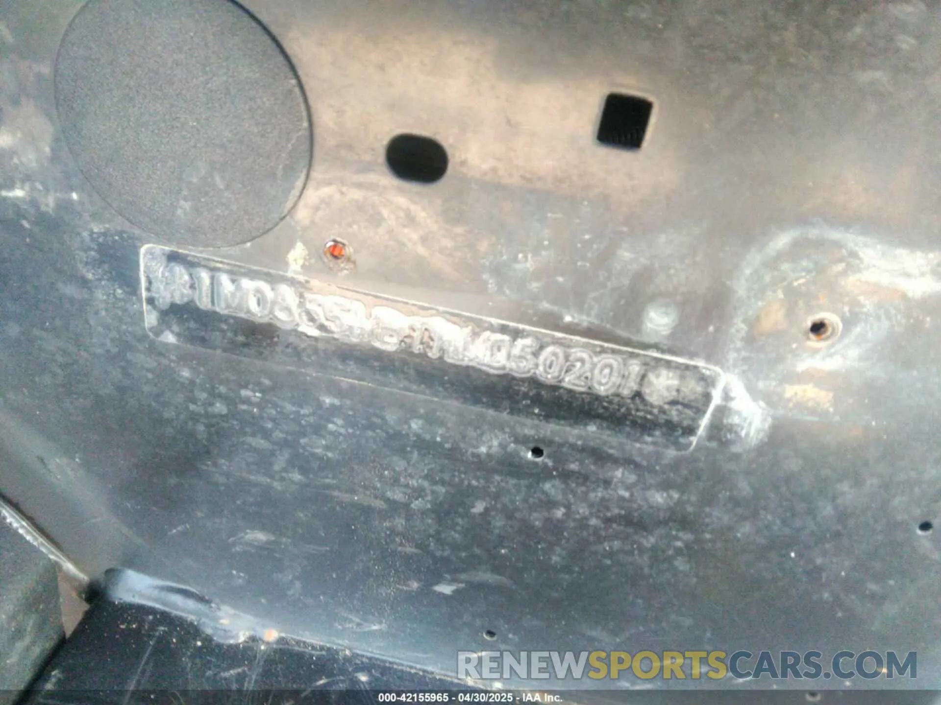 9 Photograph of a damaged car 1M0855MBTNM050201 JOHN DEERE XUV 855M 2022